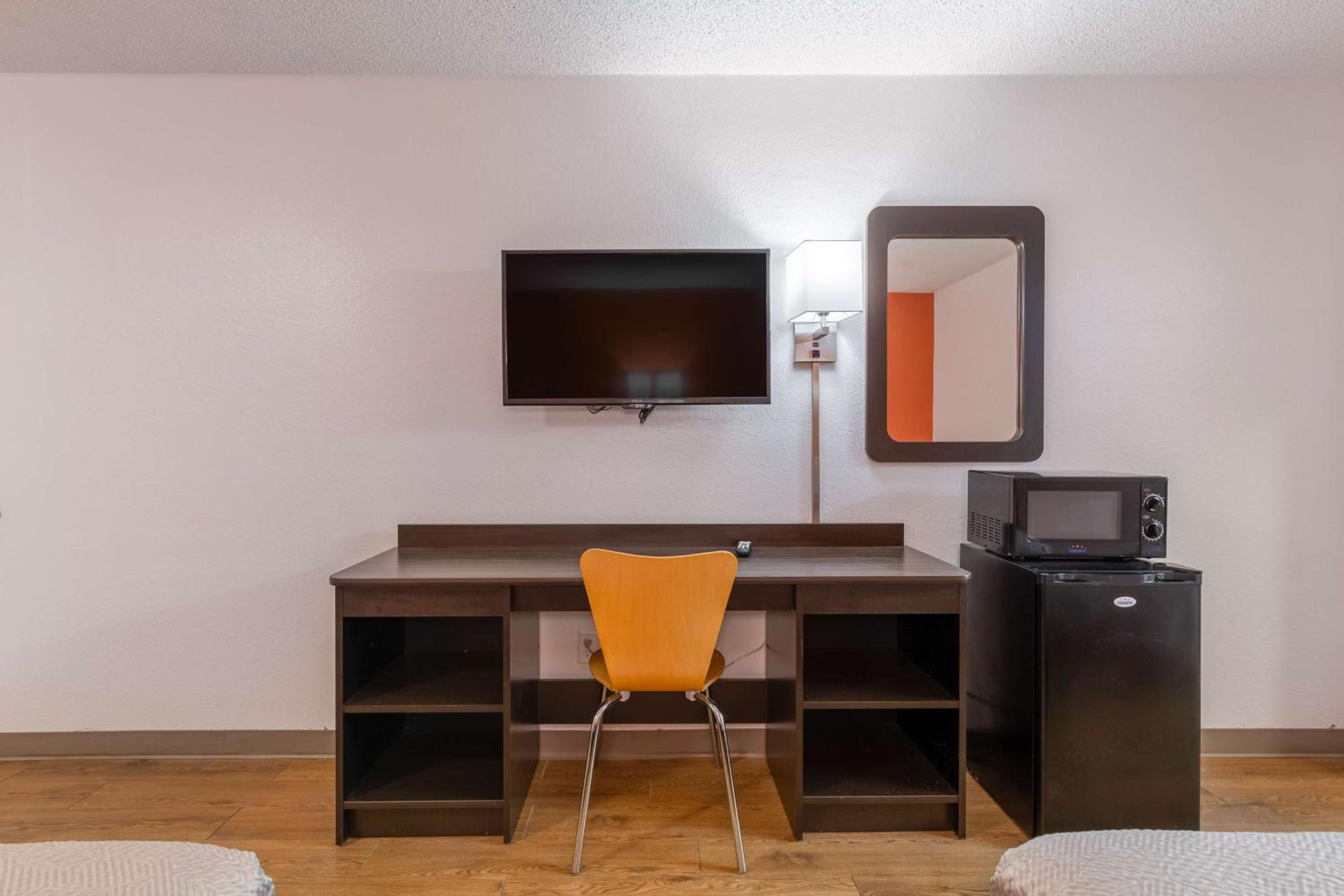 Quadruple Room - Disability Access - Non-Smoking photo 3