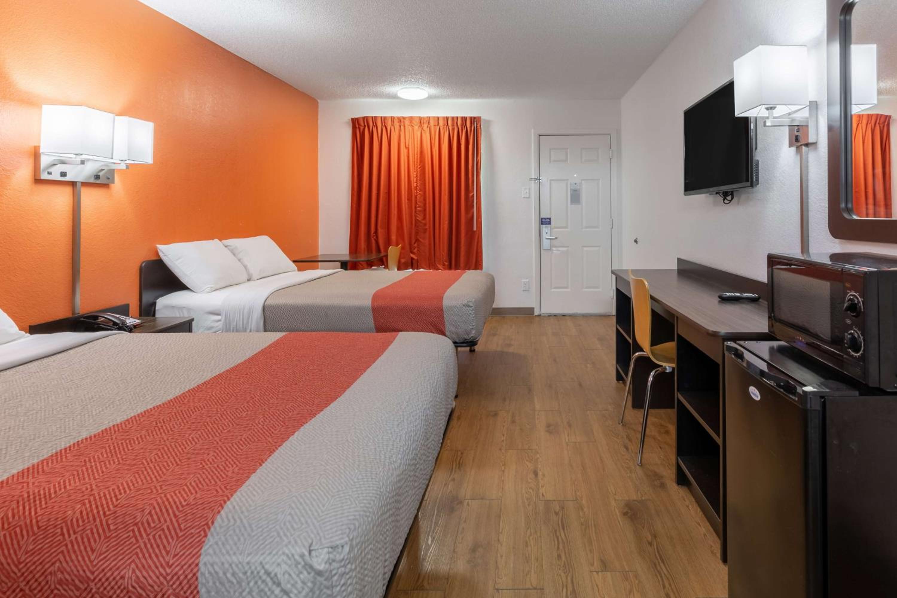 Quadruple Room - Disability Access - Non-Smoking photo 2
