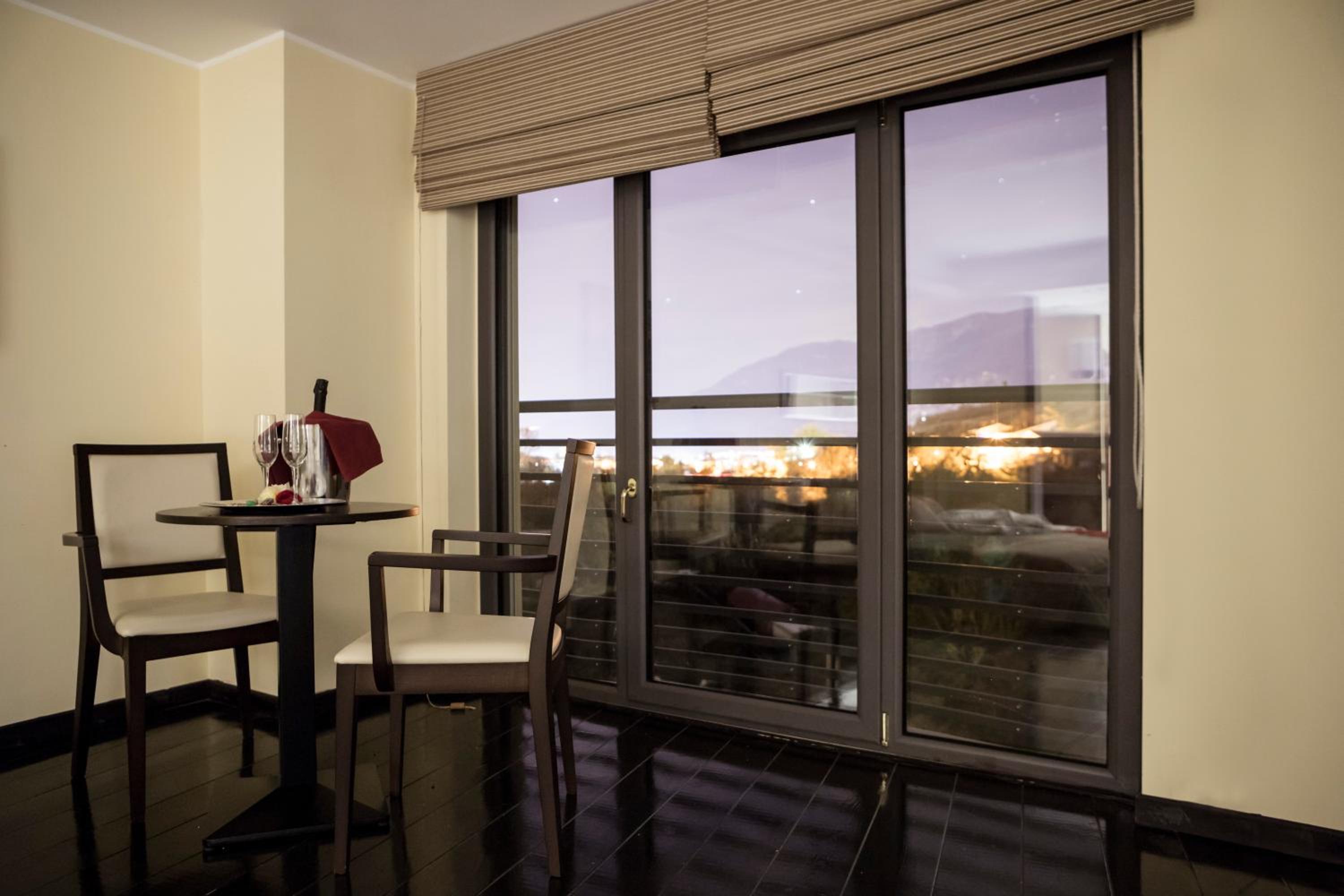 Suite with Hot Tub - Photo 6