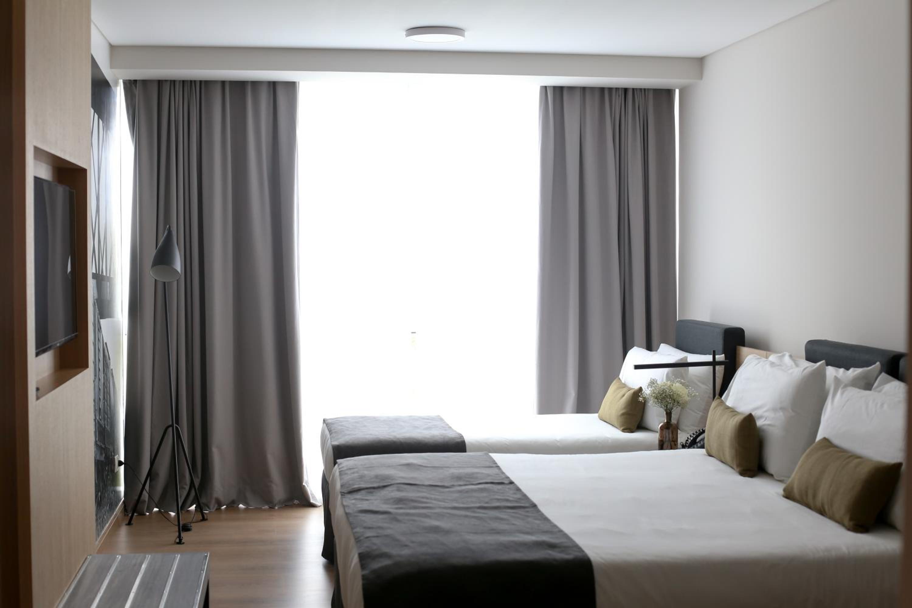 Available room thumbnail 5
