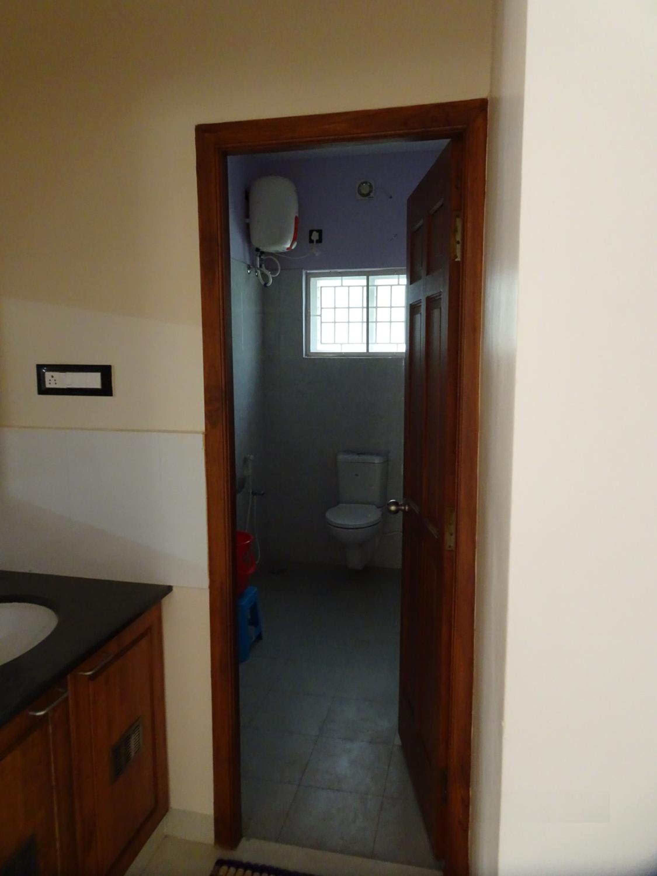 Apartment with Balcony photo 3