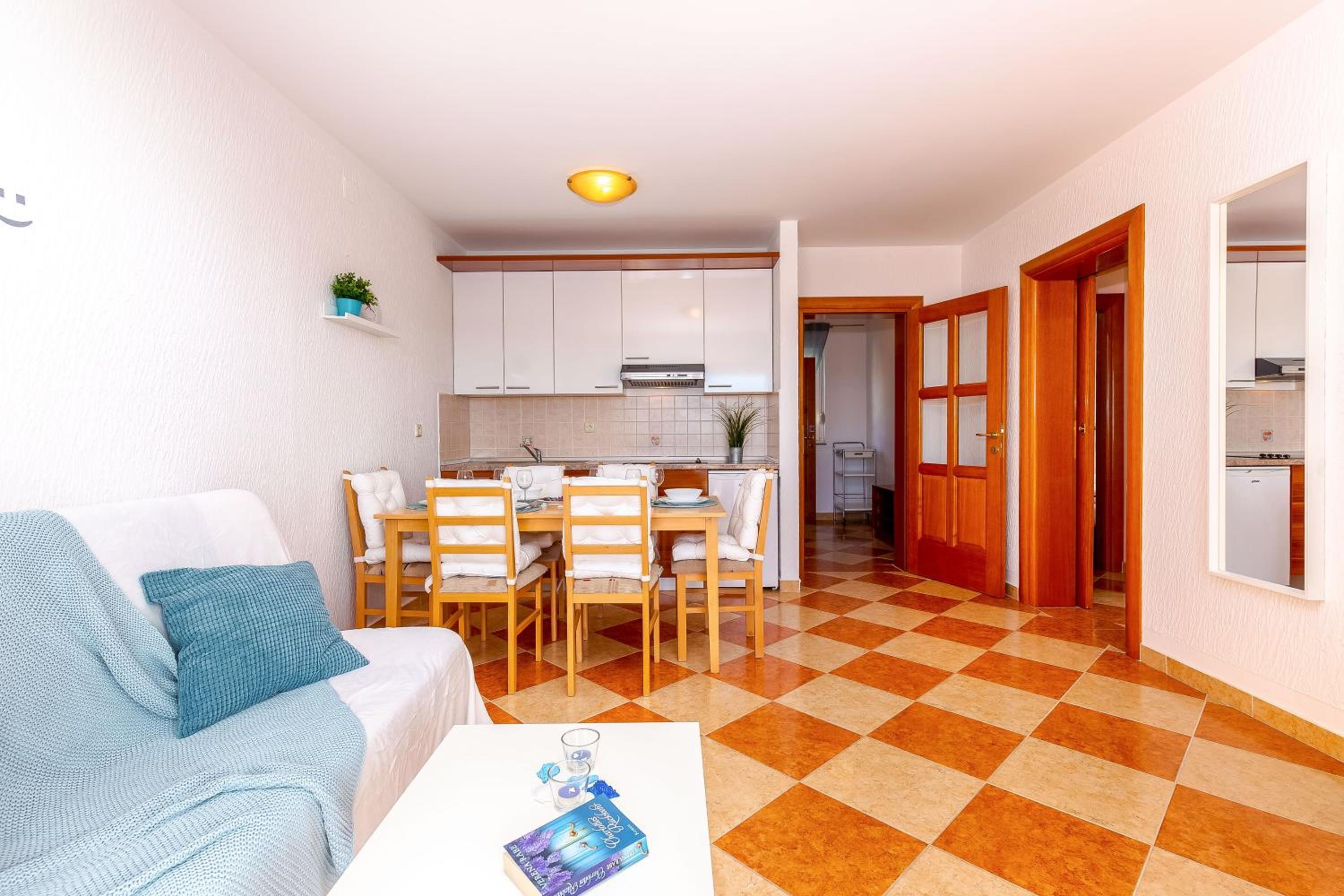Apartment with Balcony - Photo 16