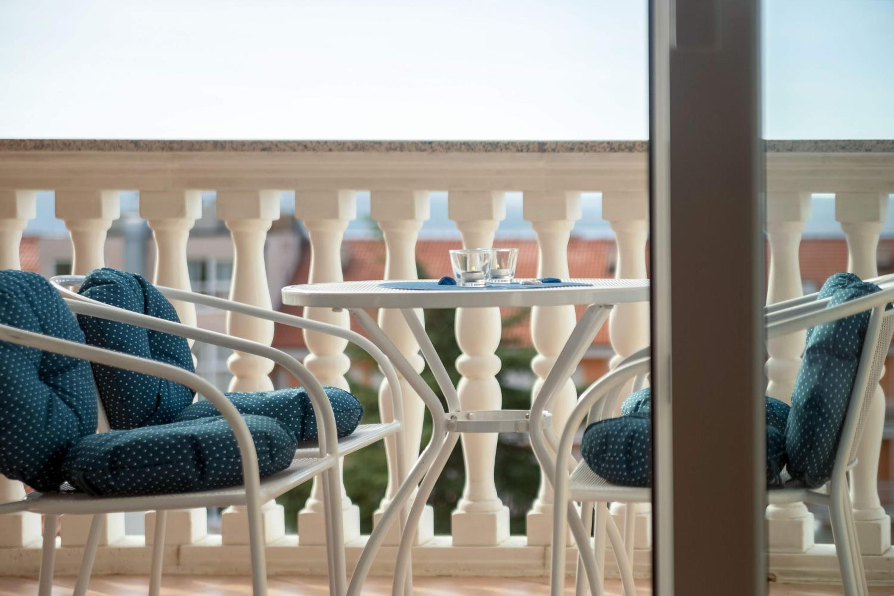Two-Bedroom Apartment with Balcony - Photo 24