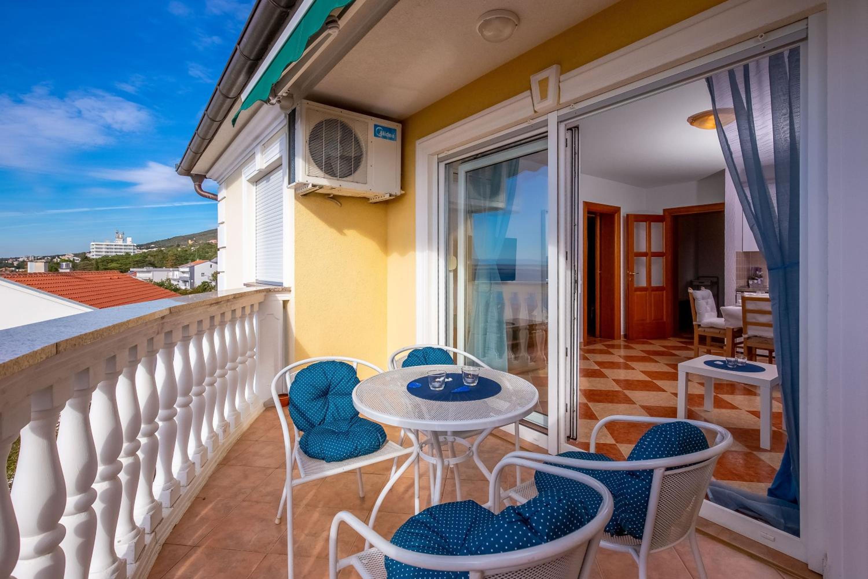 Two-Bedroom Apartment with Balcony - Photo 3