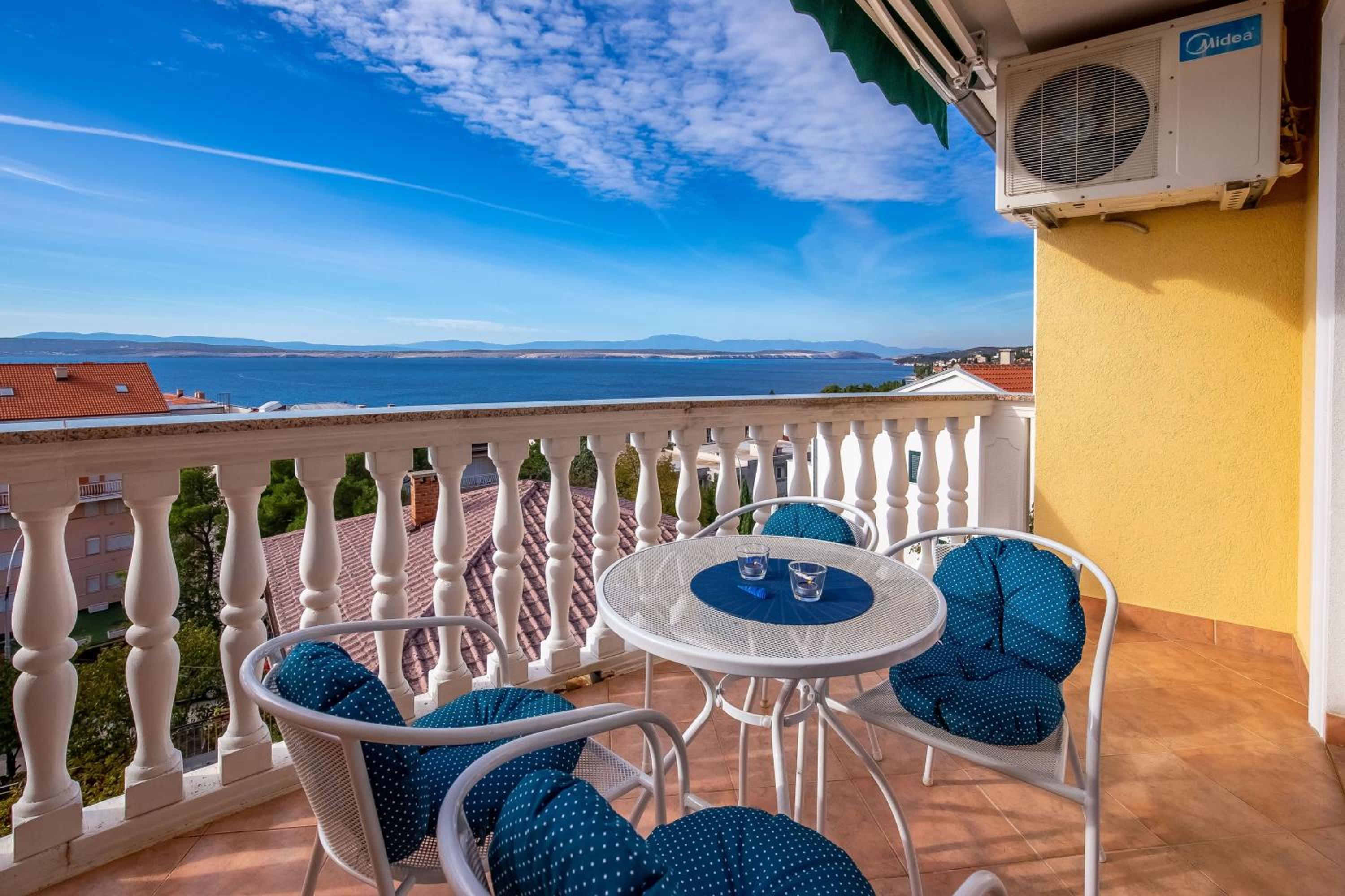 Two-Bedroom Apartment with Balcony - Photo 11