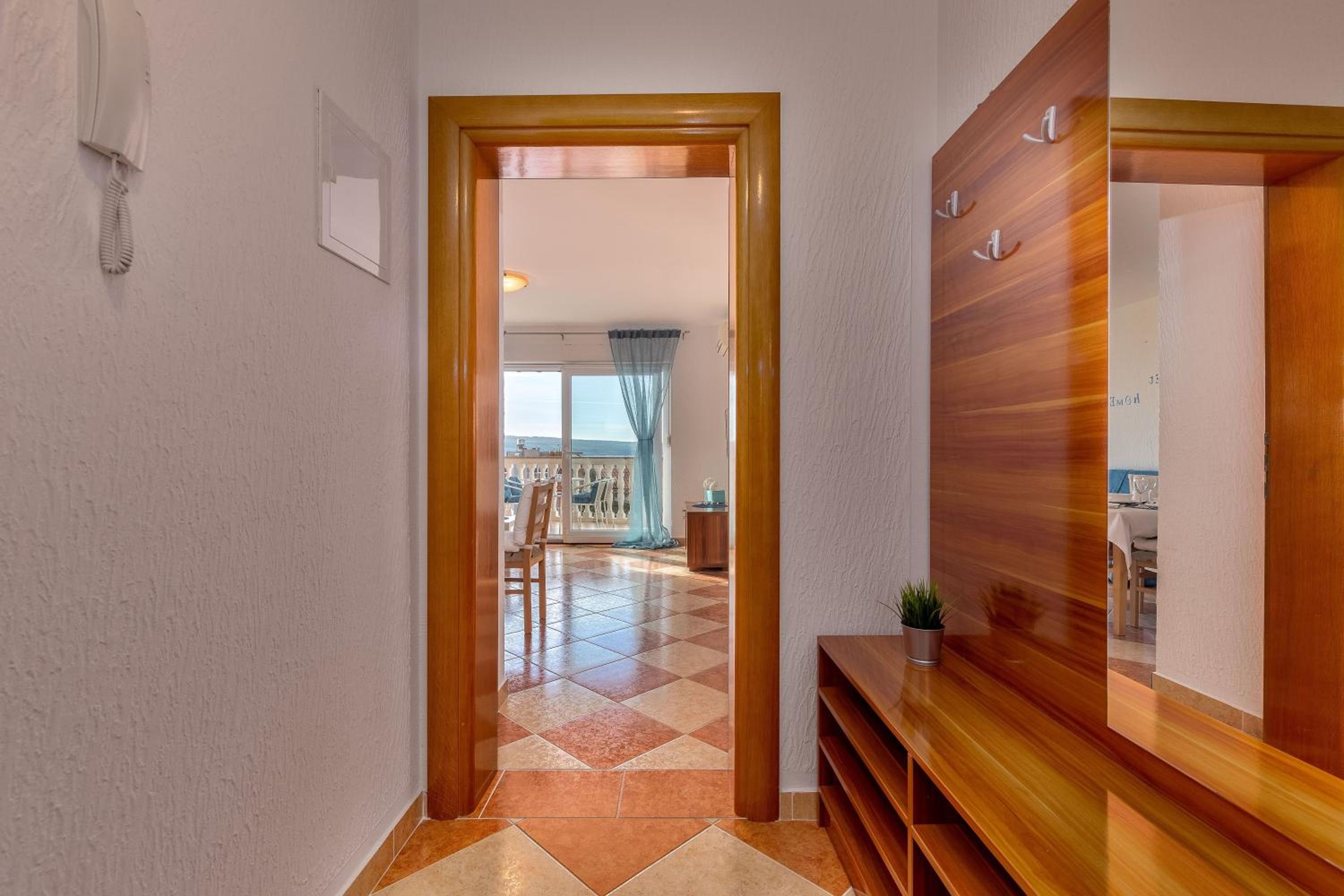 Two-Bedroom Apartment with Balcony - Photo 33
