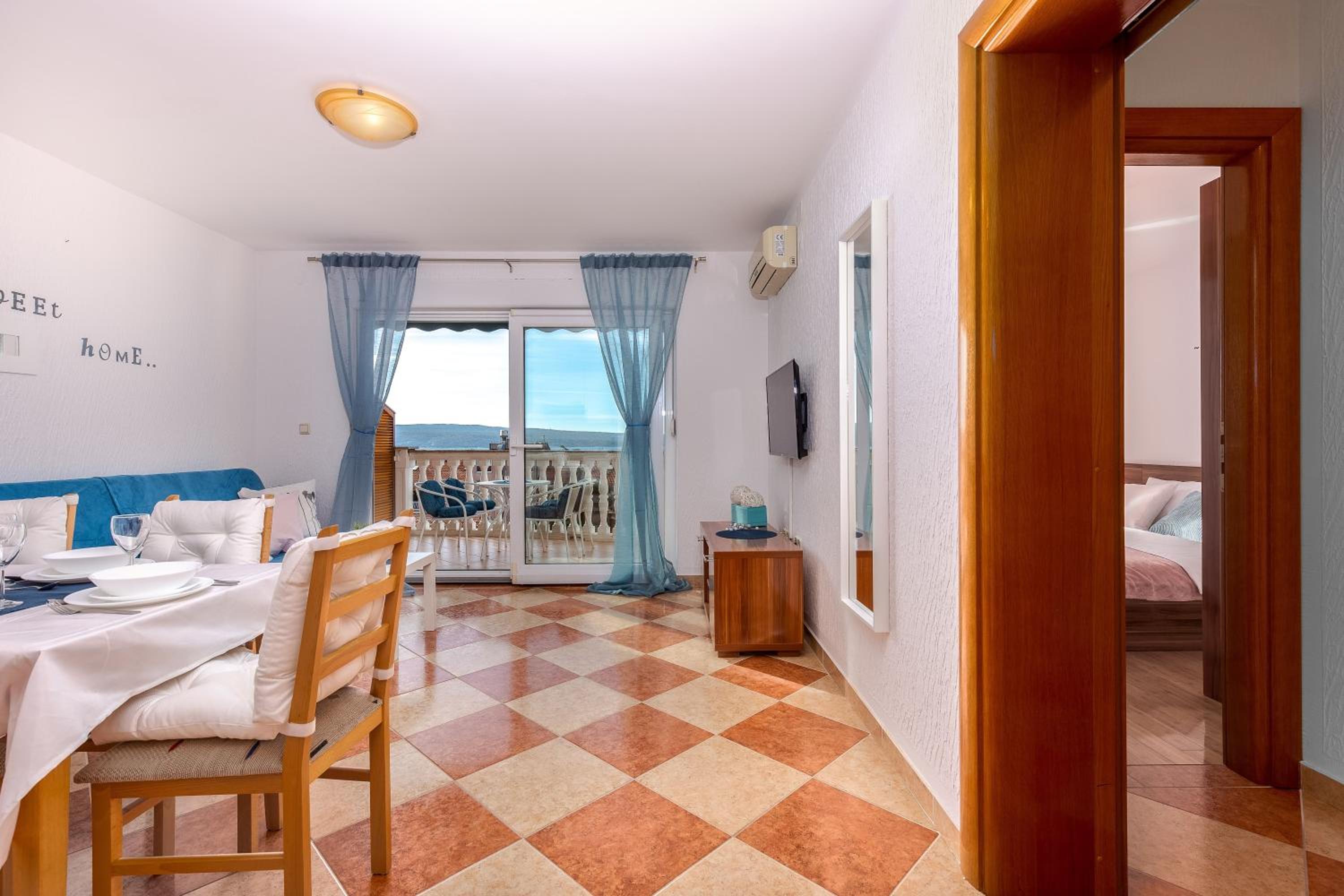 Two-Bedroom Apartment with Balcony - Photo 28