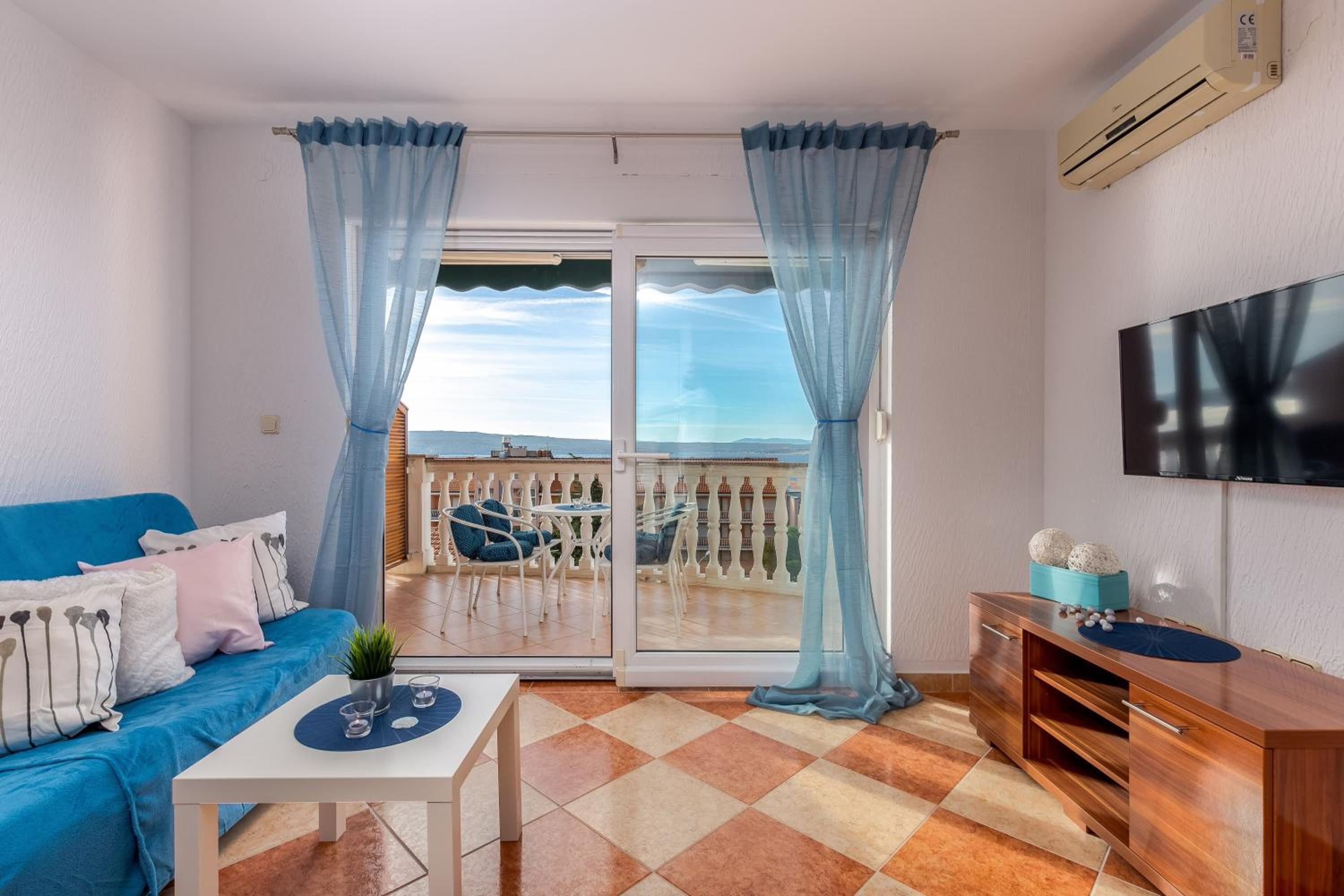 Two-Bedroom Apartment with Balcony - Photo 25