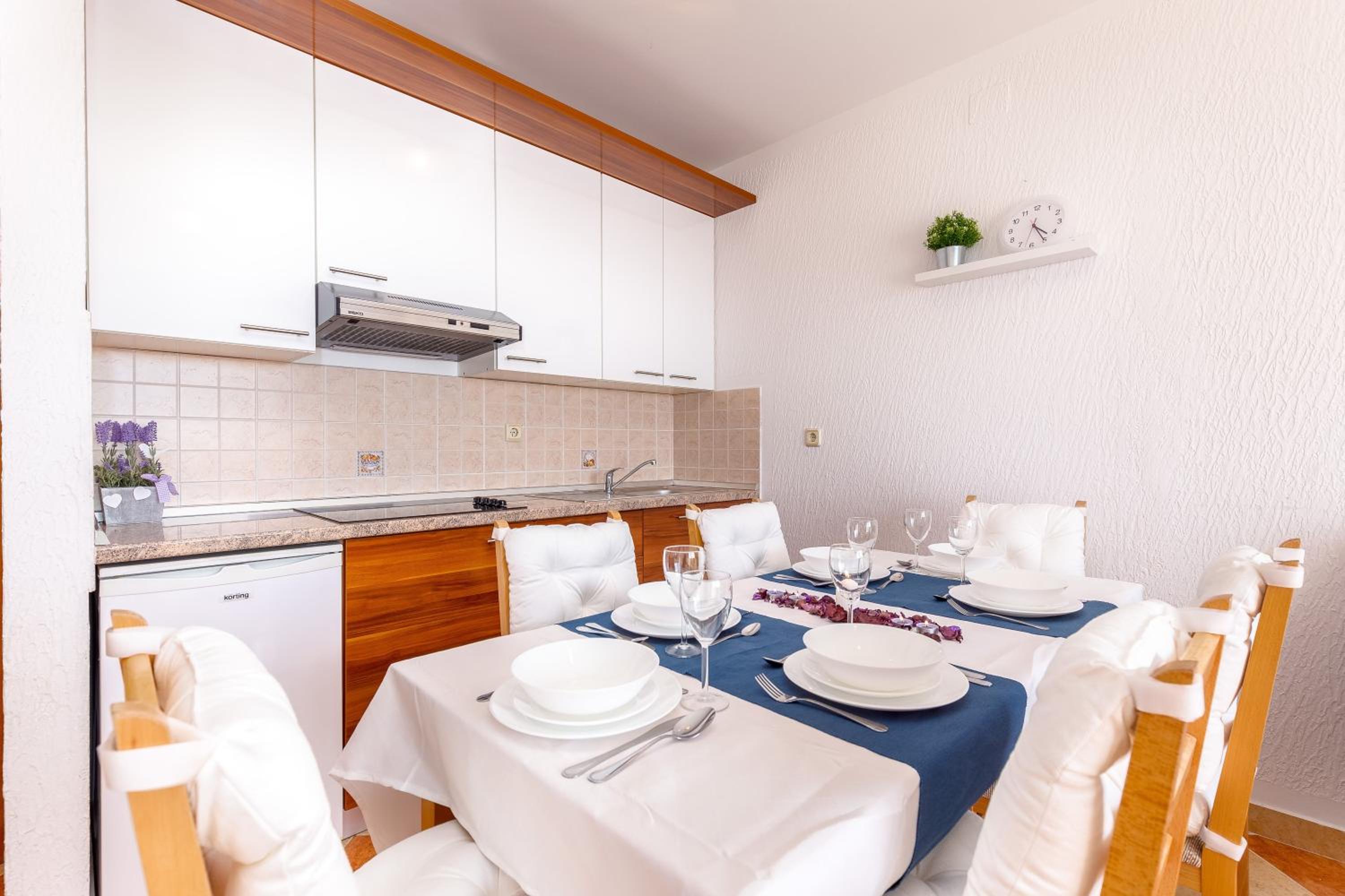 Two-Bedroom Apartment with Balcony - Photo 21