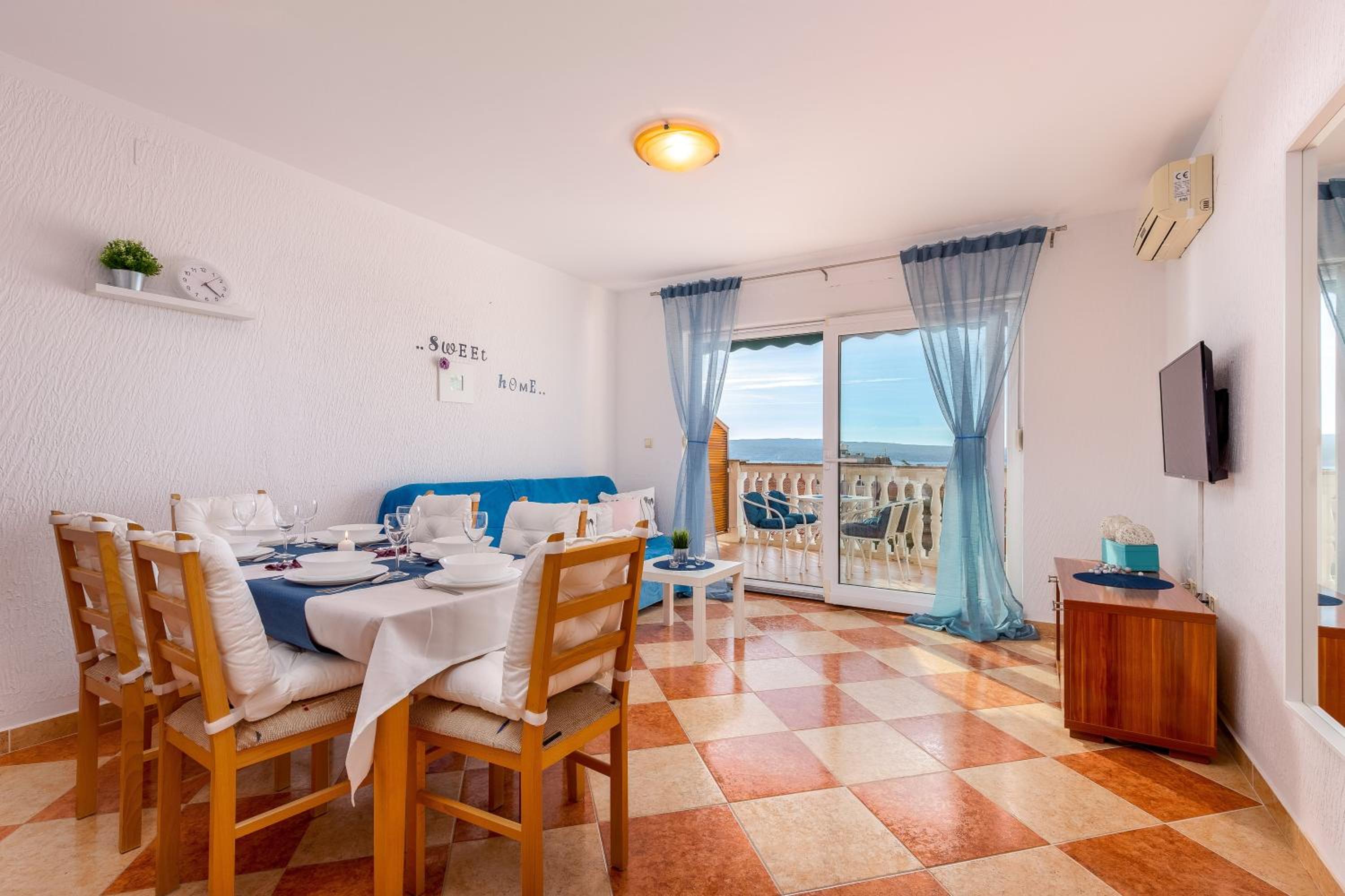 Two-Bedroom Apartment with Balcony - Photo 4