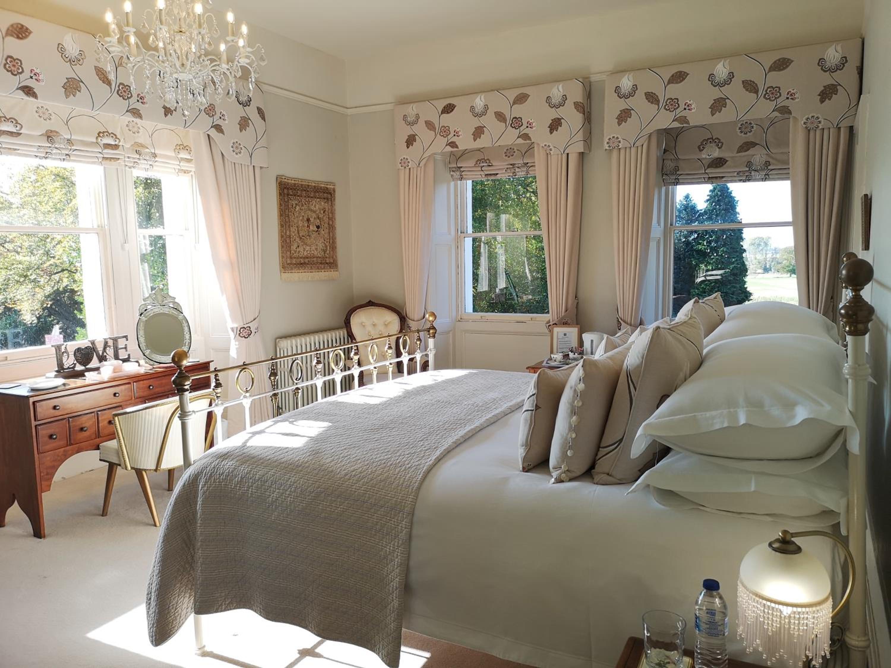 Deluxe King Room photo 2