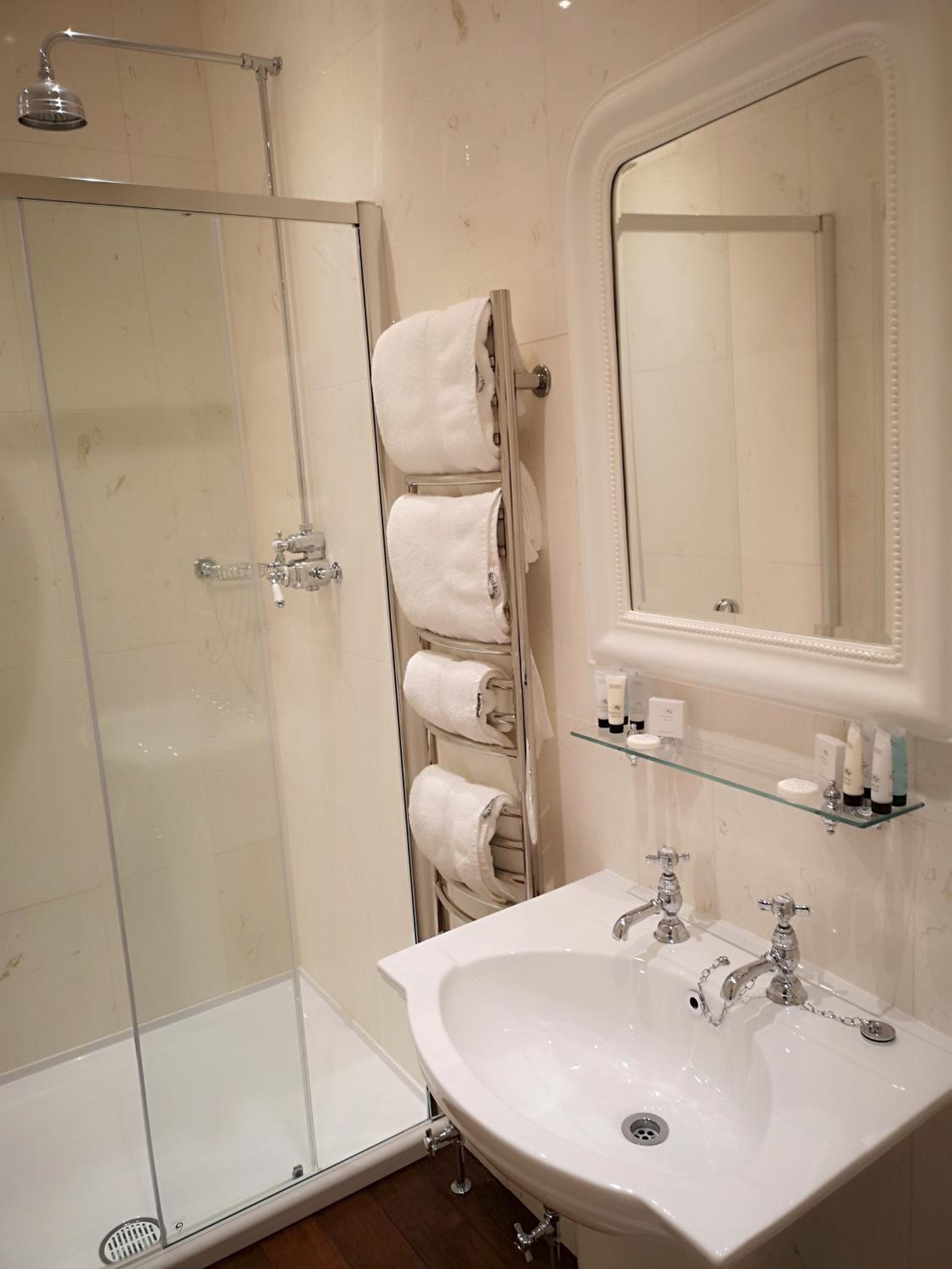 Deluxe King Room photo 3