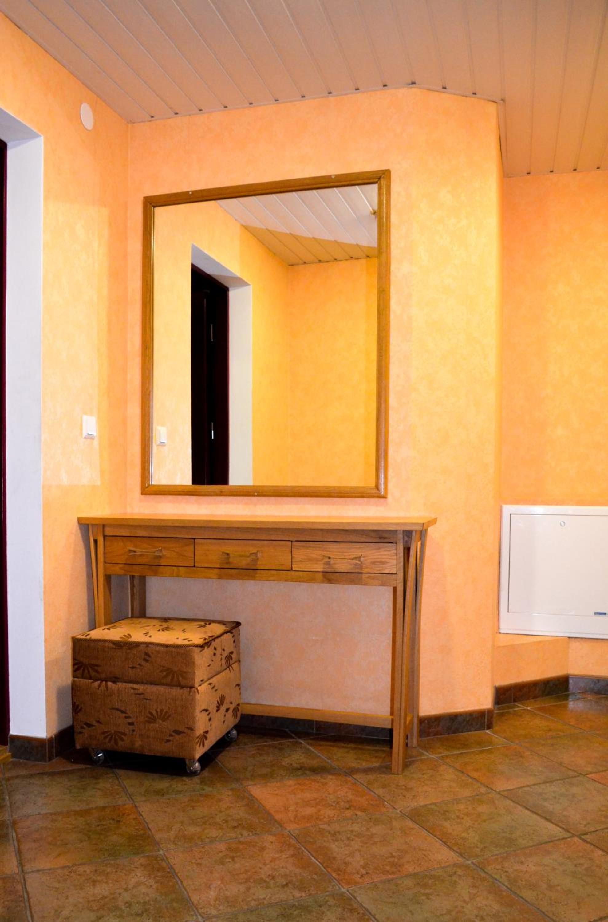 Suite - Photo 1