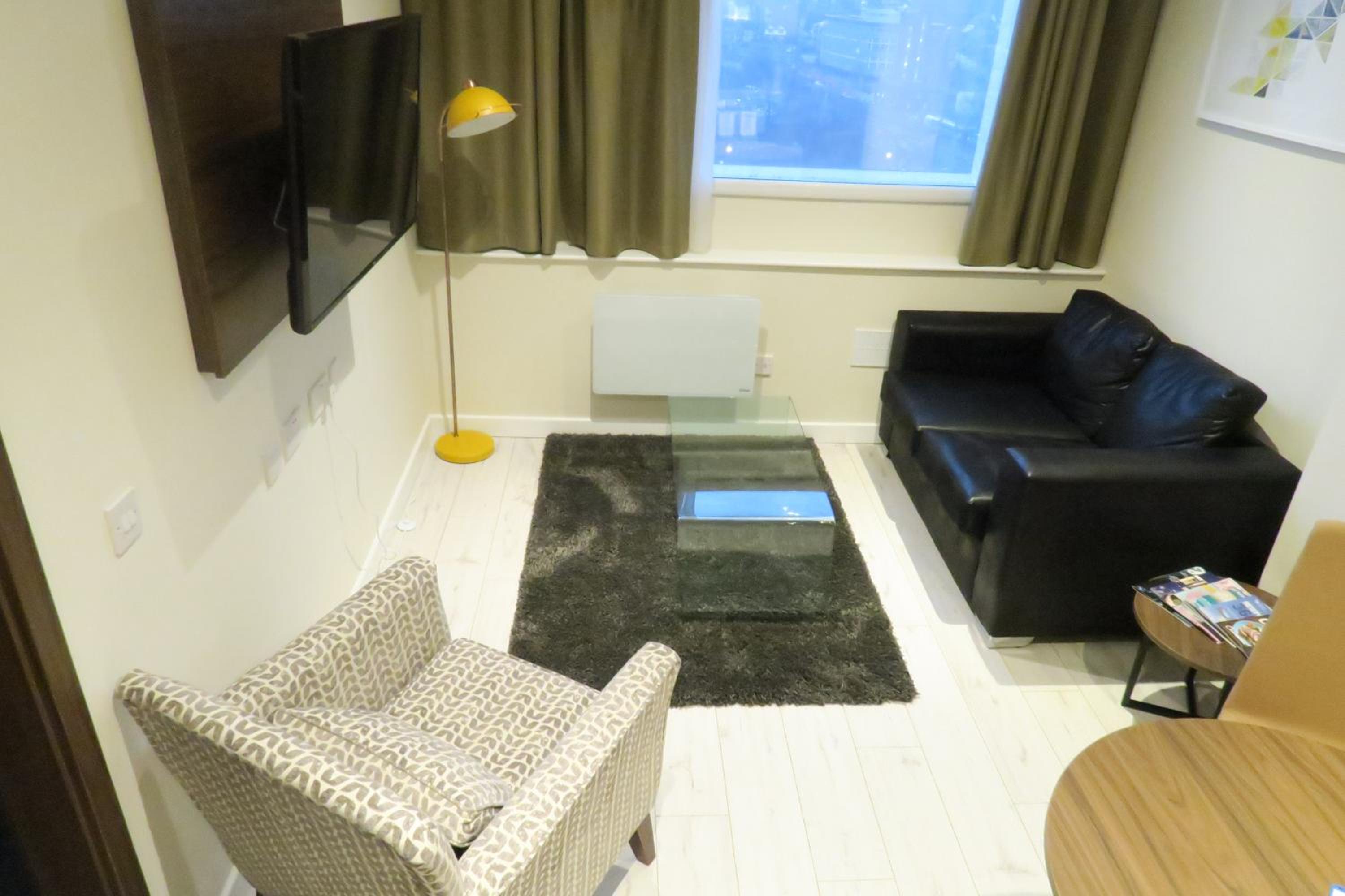 One-Bedroom Apartment photo 1