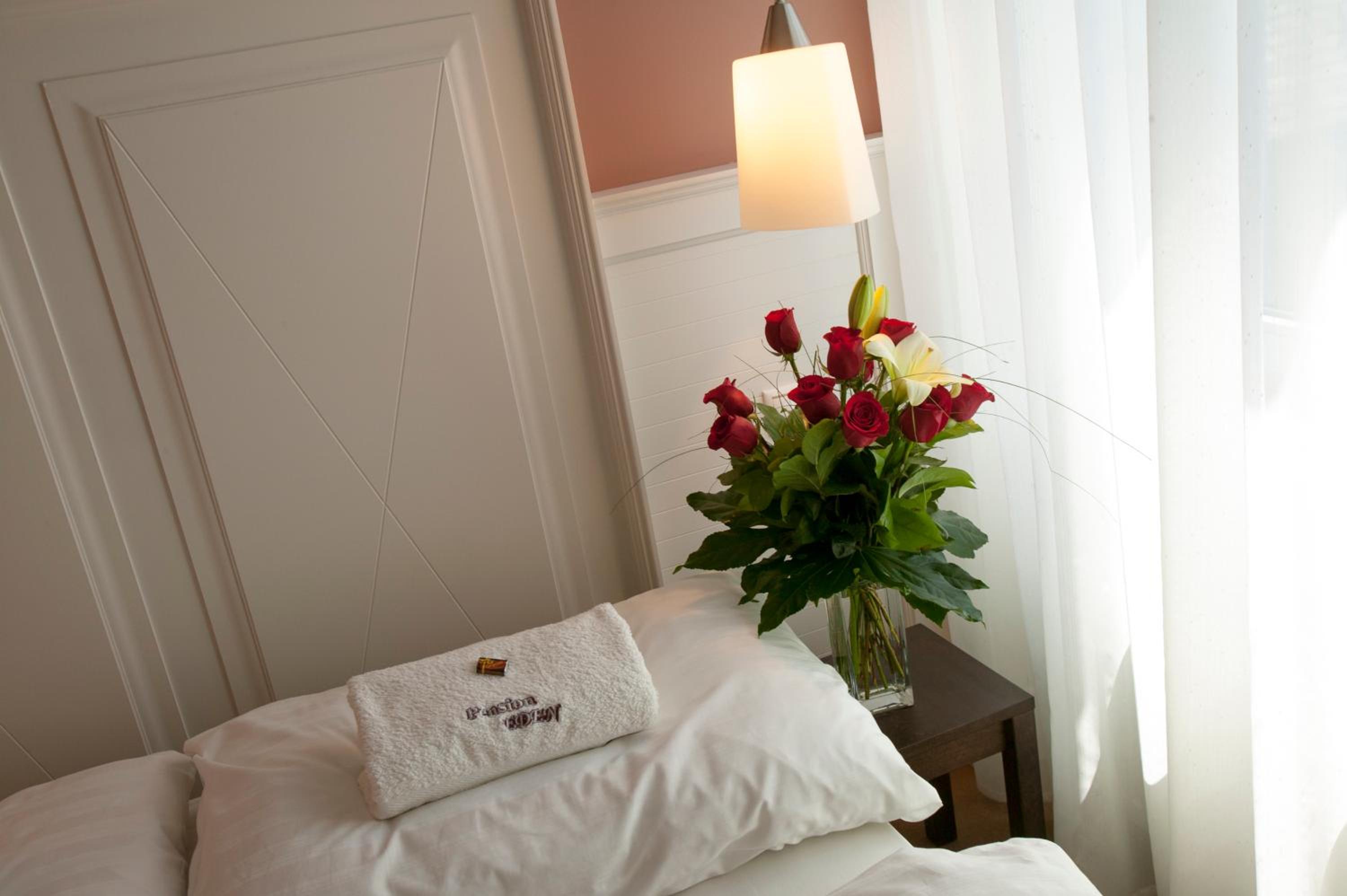 Economy Double Room - Photo 8
