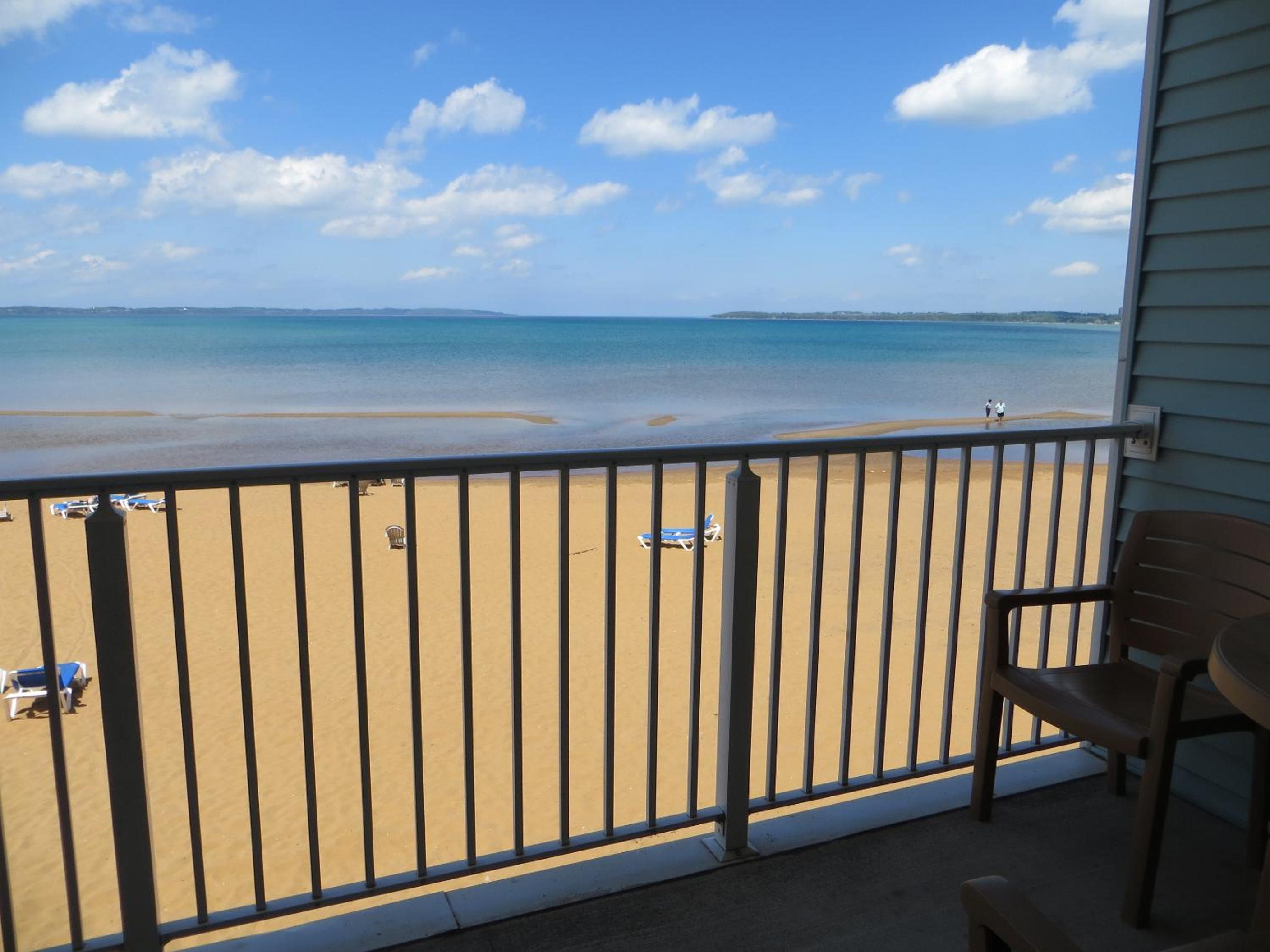 King Room with Sofa Bed Beach View - Upper Floor photo 2