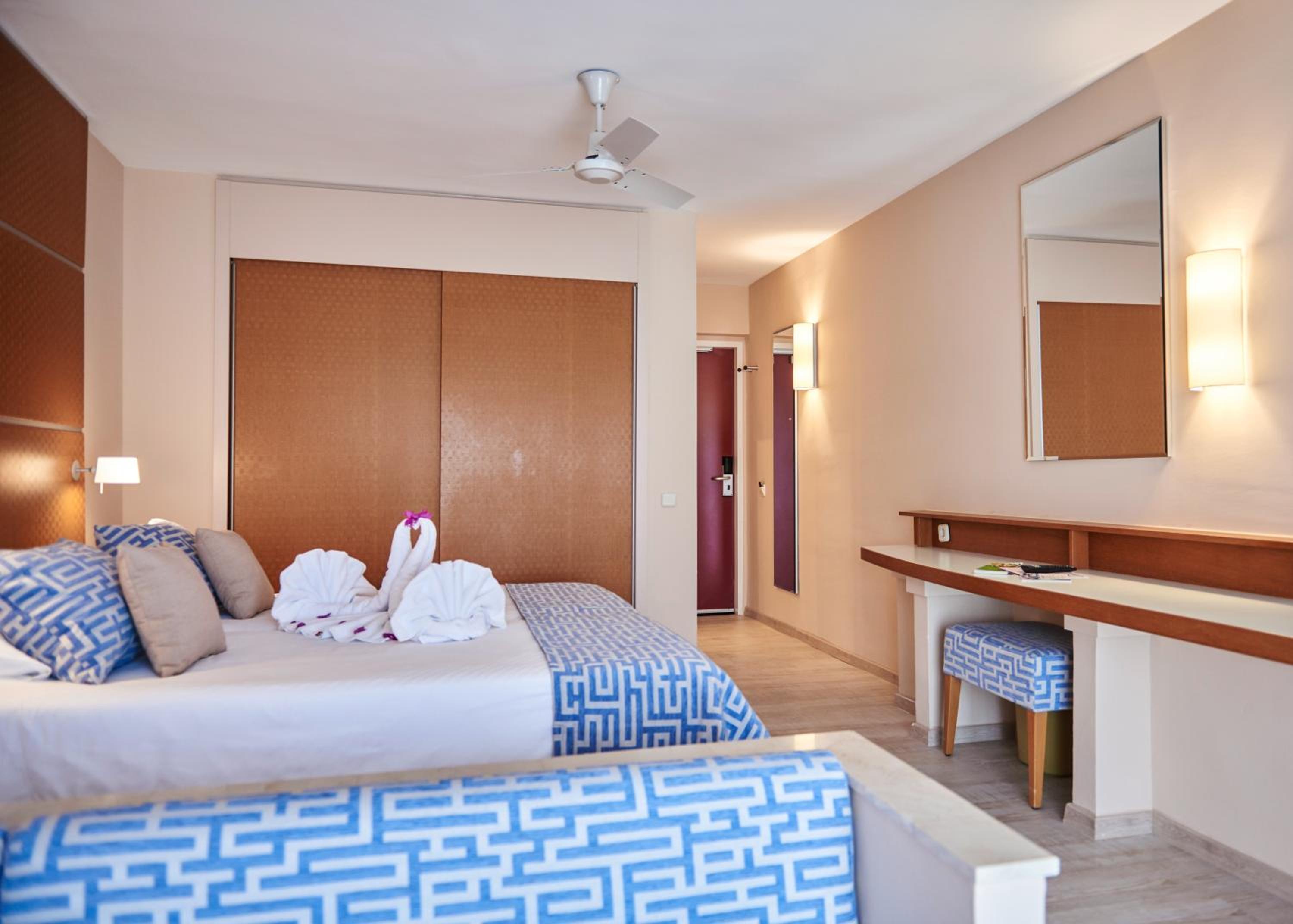 Superior Double or Twin Room with Sea View photo 2