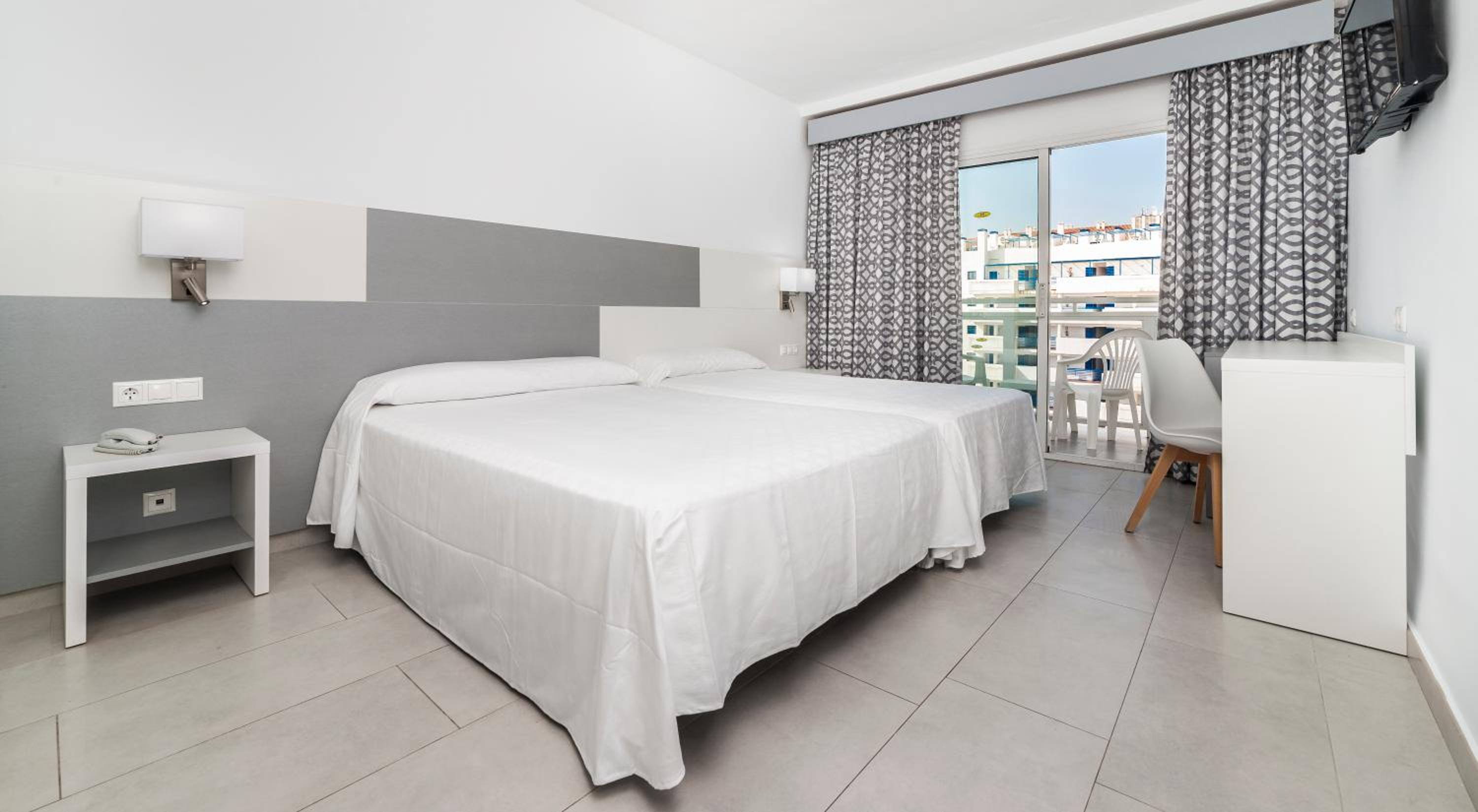 Double or Twin Room - Photo 3