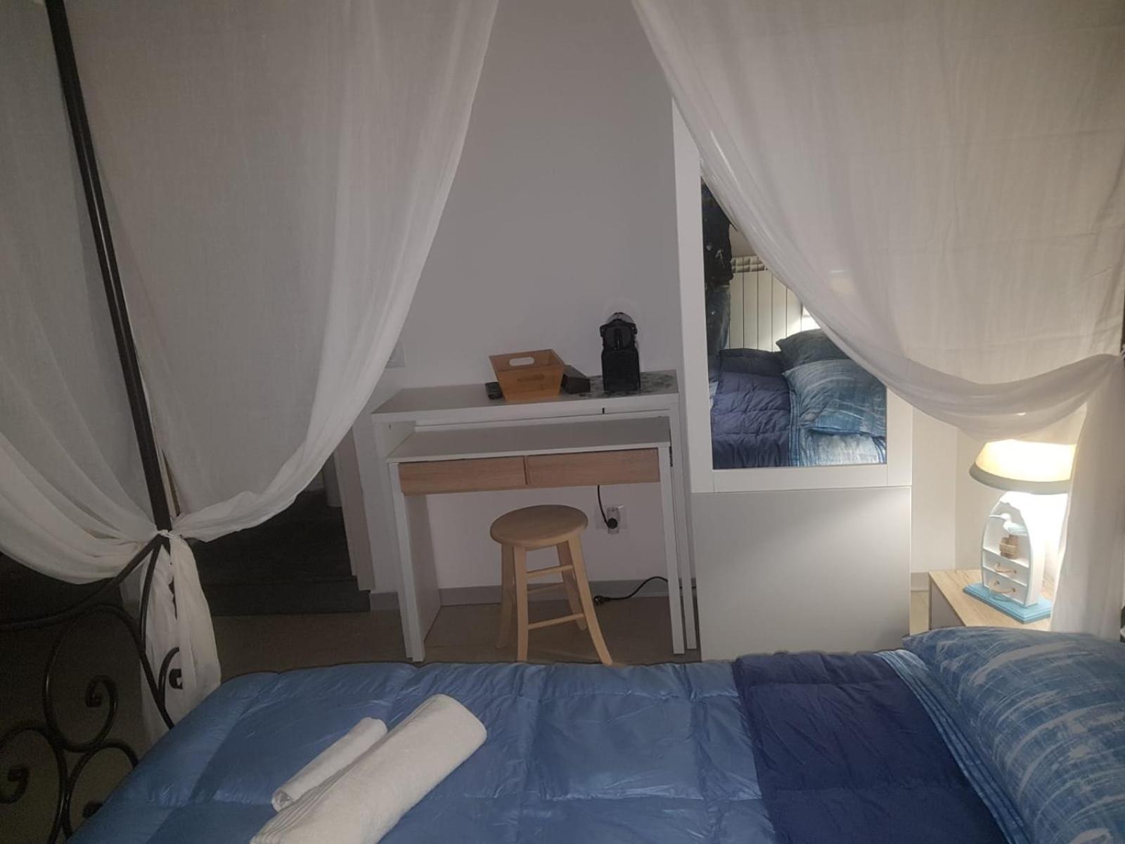 Quadruple Room with Private Bathroom - Photo 12