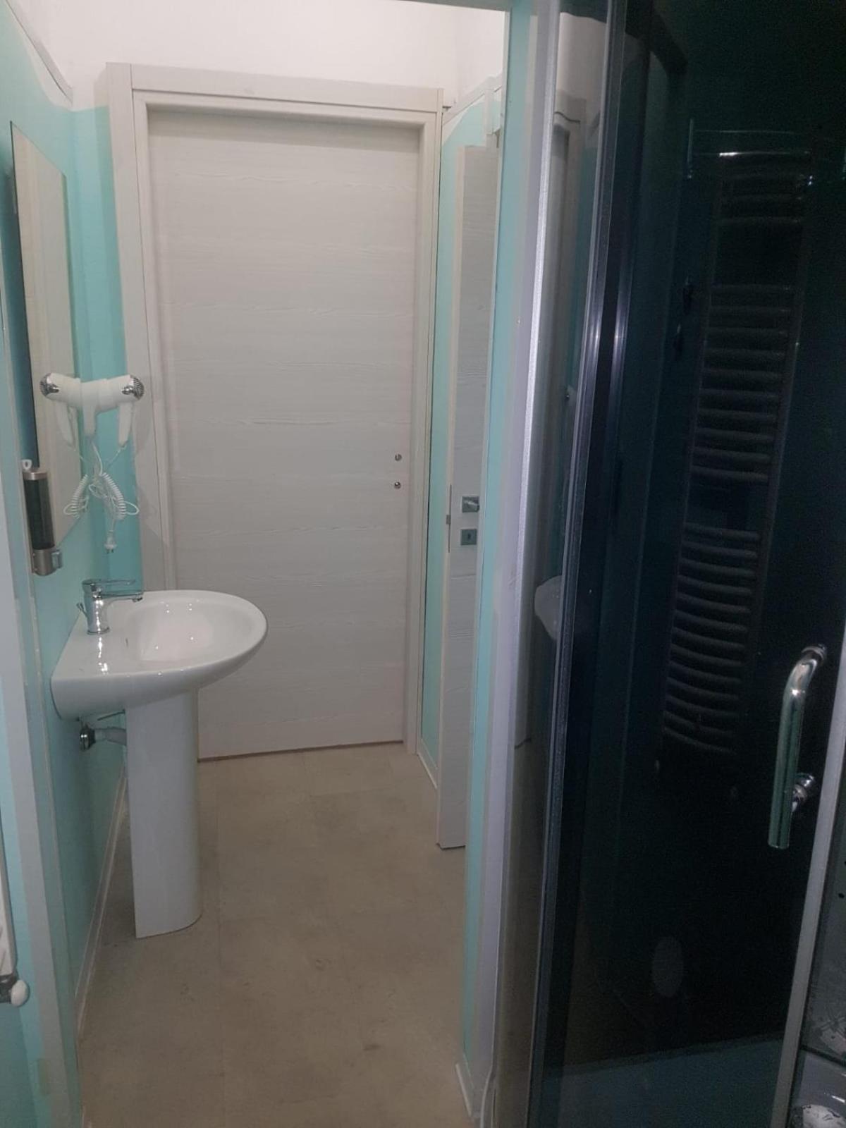 Triple Room with Private Bathroom - Photo 2