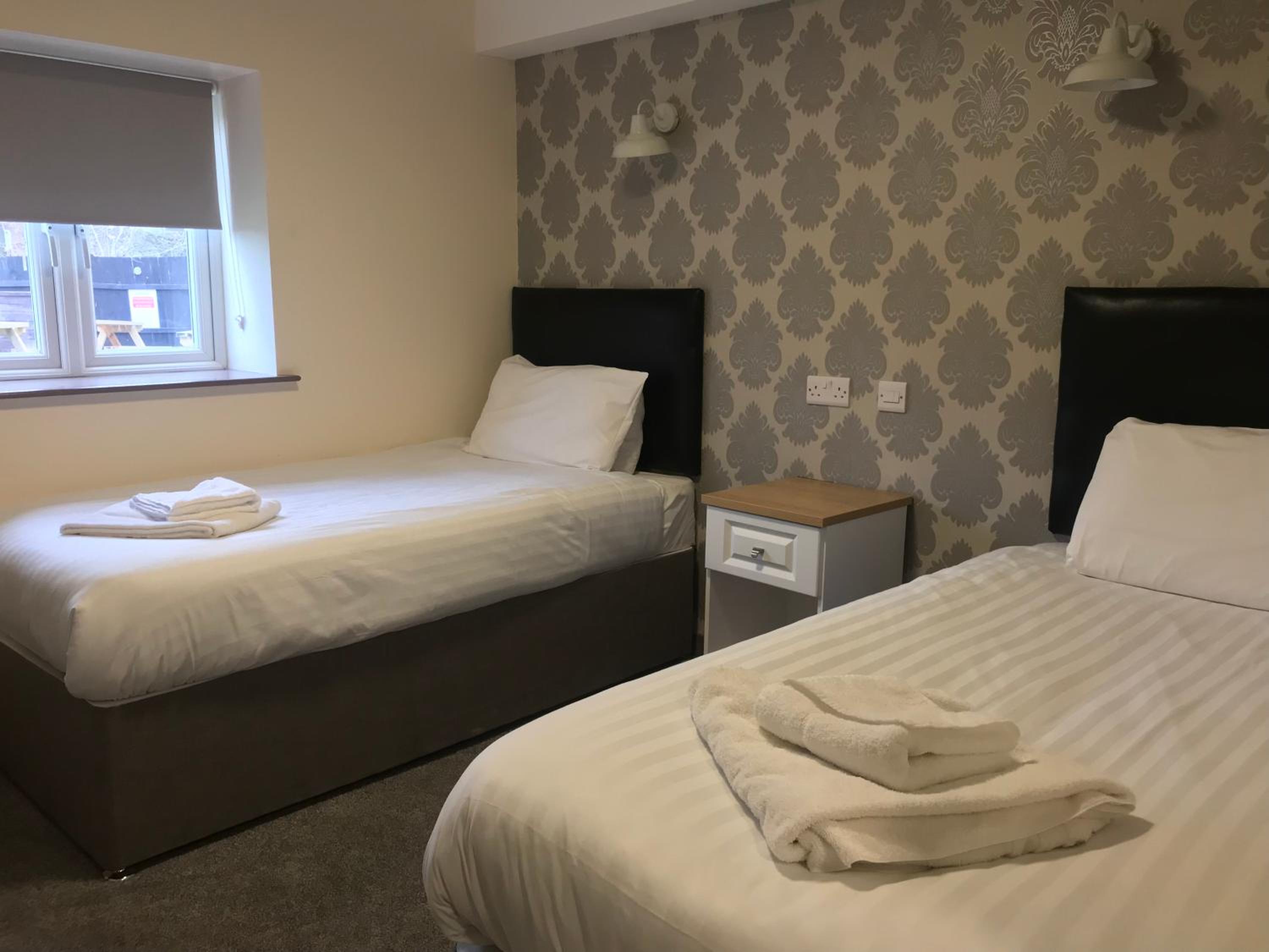 Twin Room - Photo 2