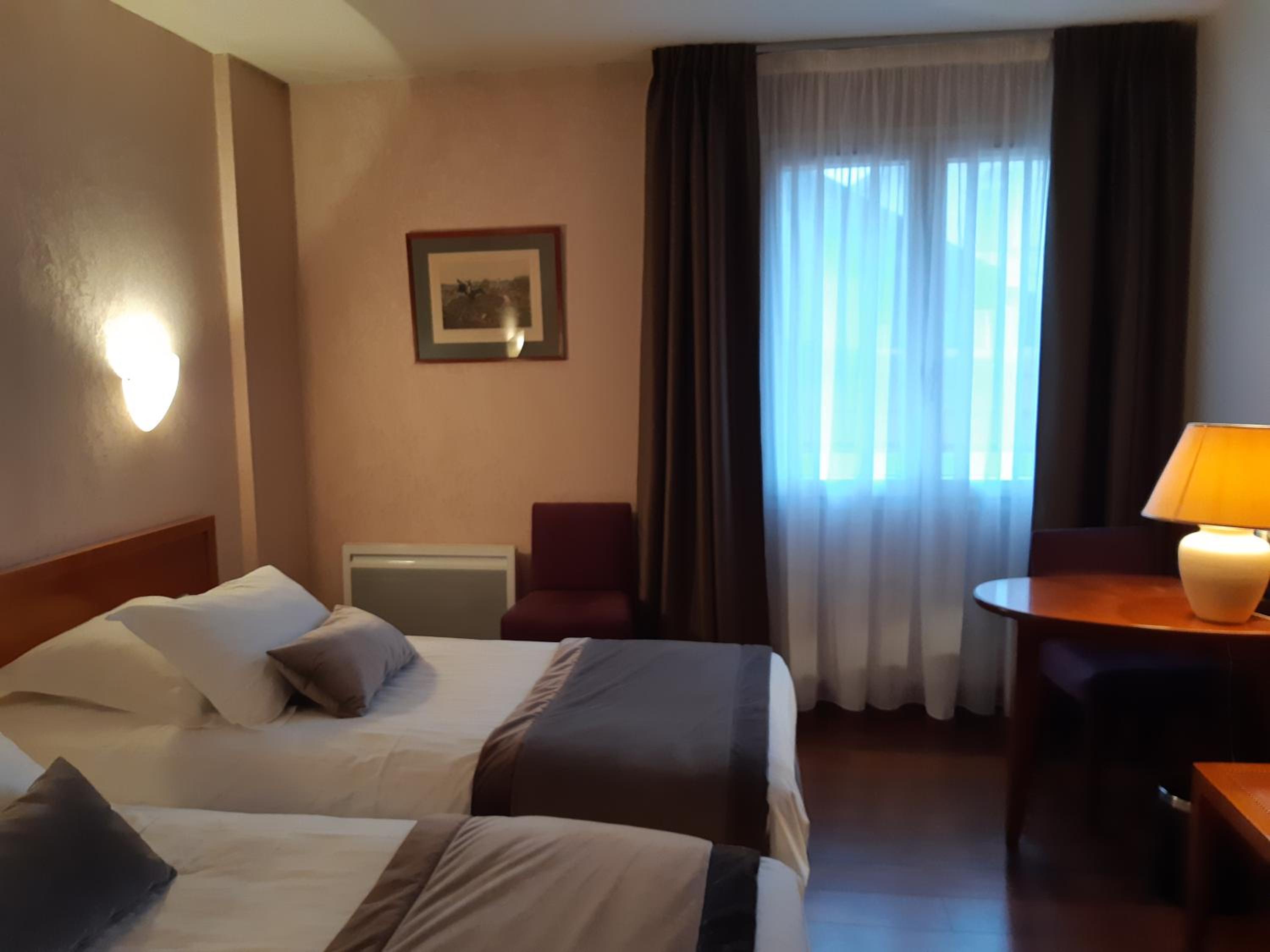 Classic Twin Room - Photo 3