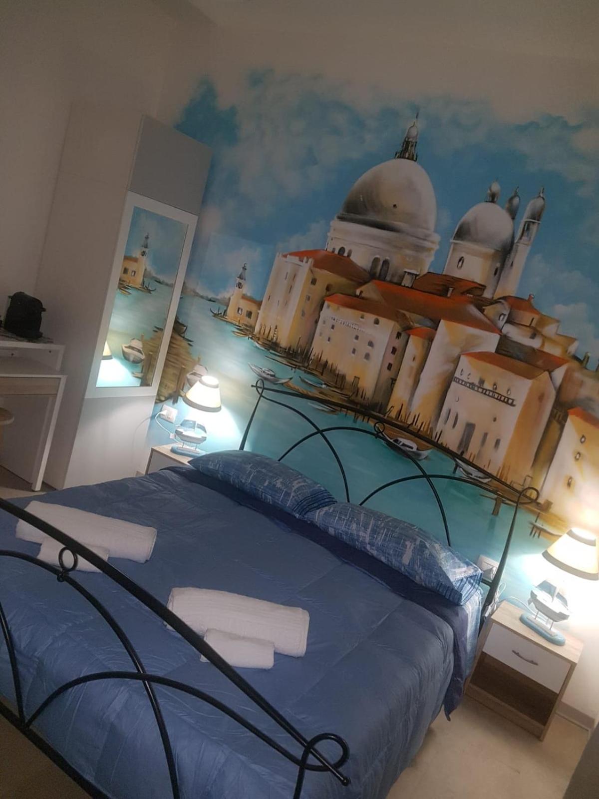Double Room with Private Bathroom - Photo 10