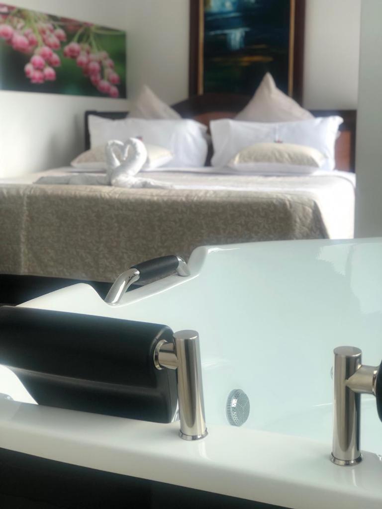 Deluxe Suite with Spa Bath photo 1