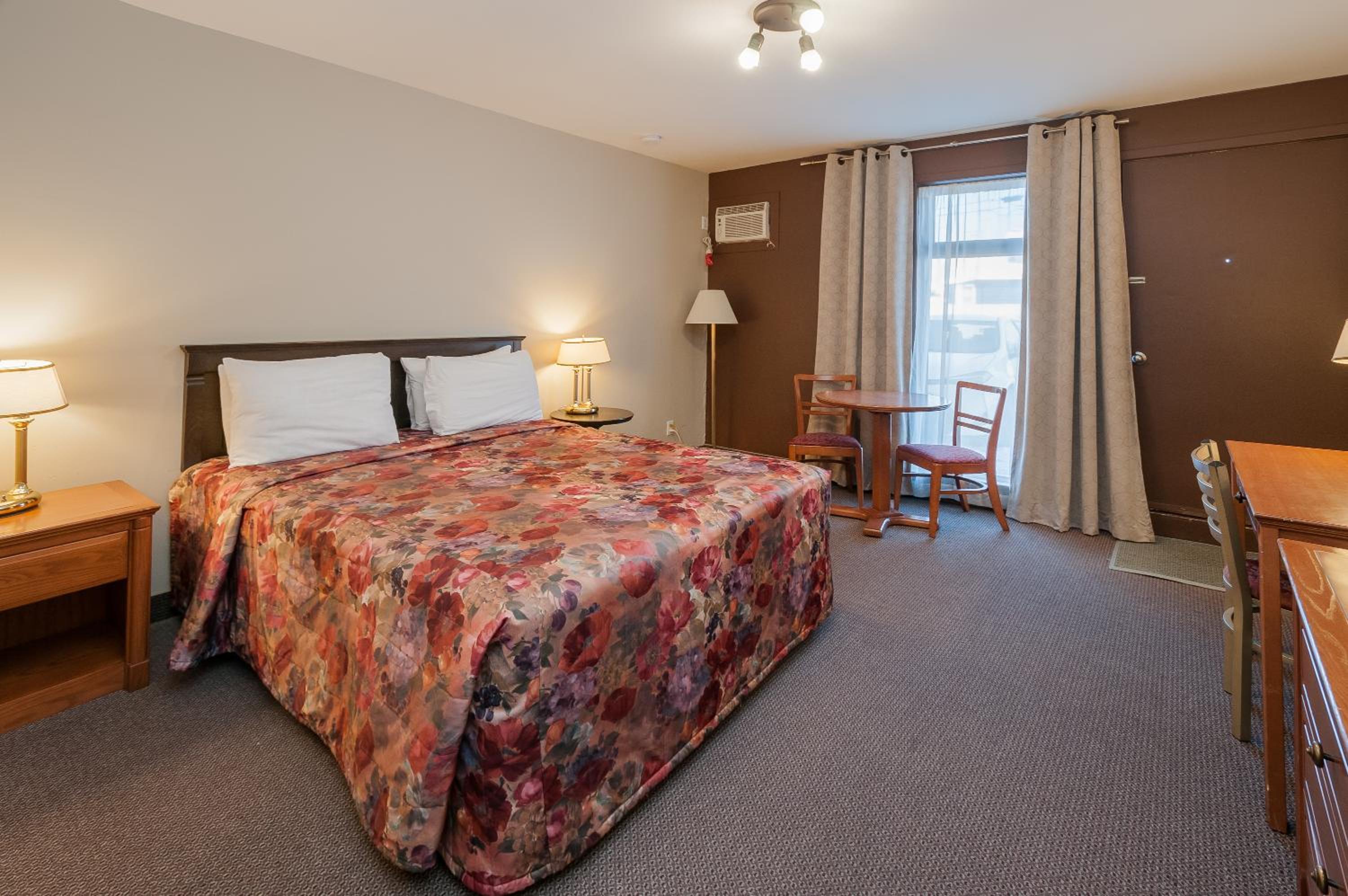 Queen Room - Photo 2