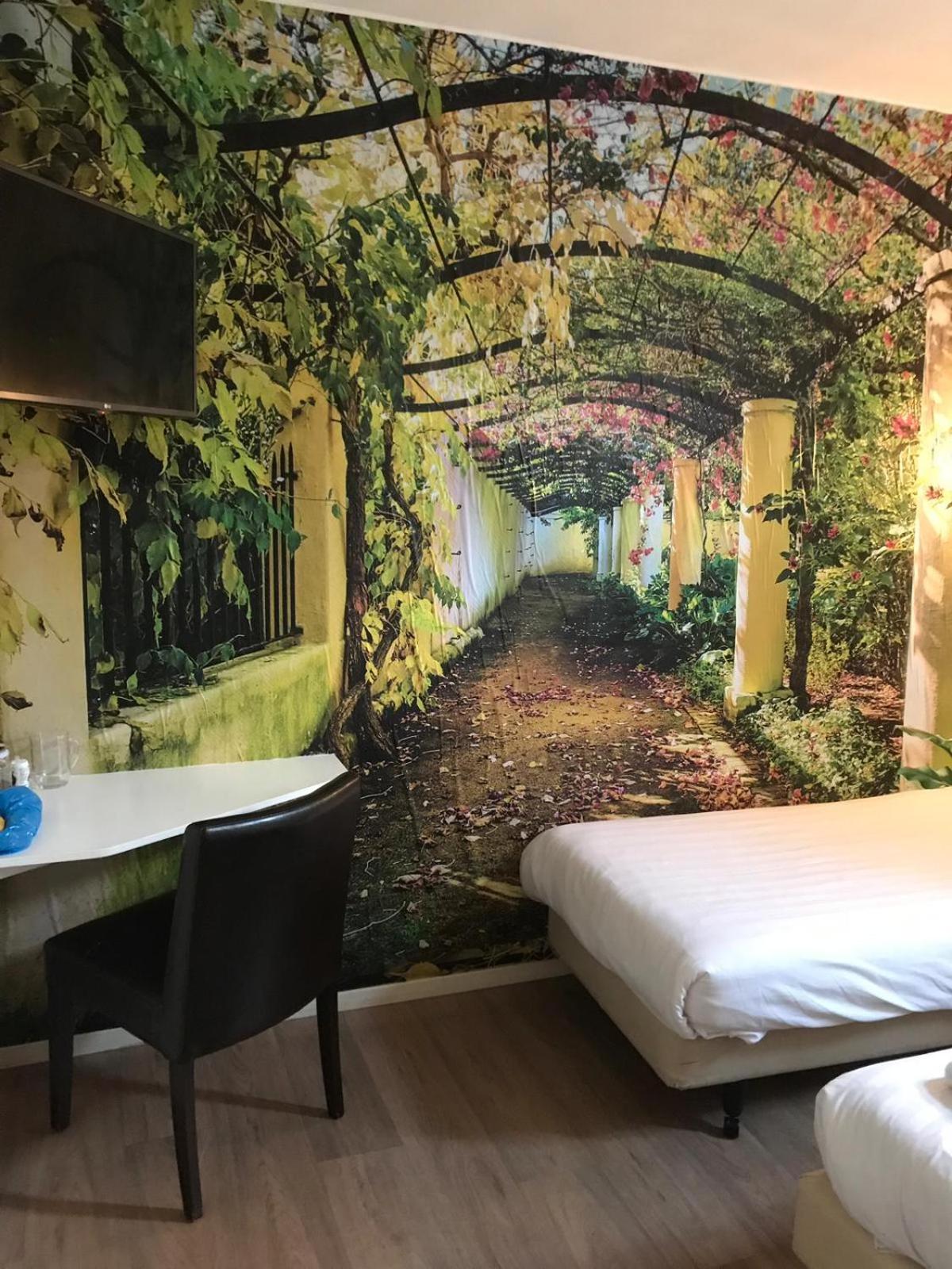 Economy Twin Room - Photo 6