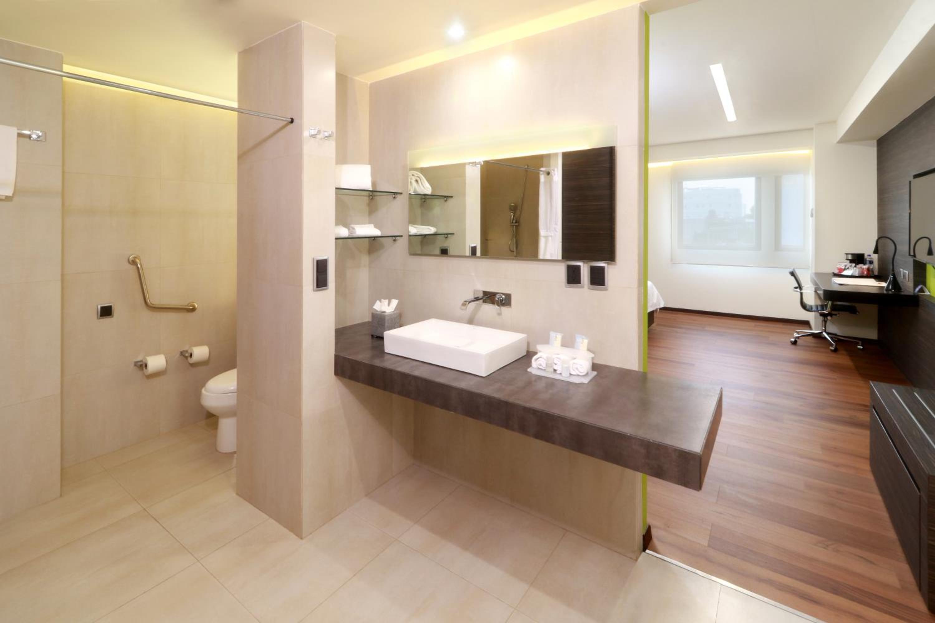 Standard King Room with Roll-in Shower - Mobility Accessible