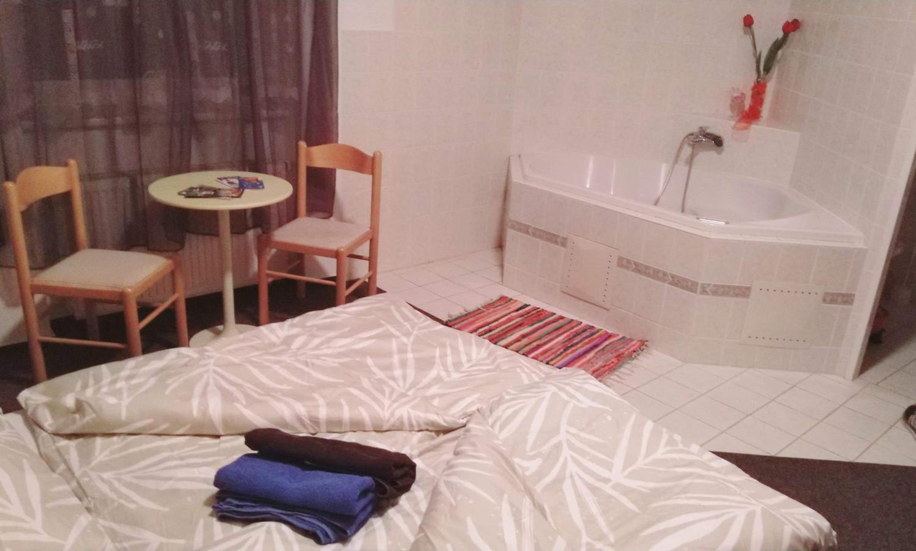 Double Room with Spa Bath photo 3
