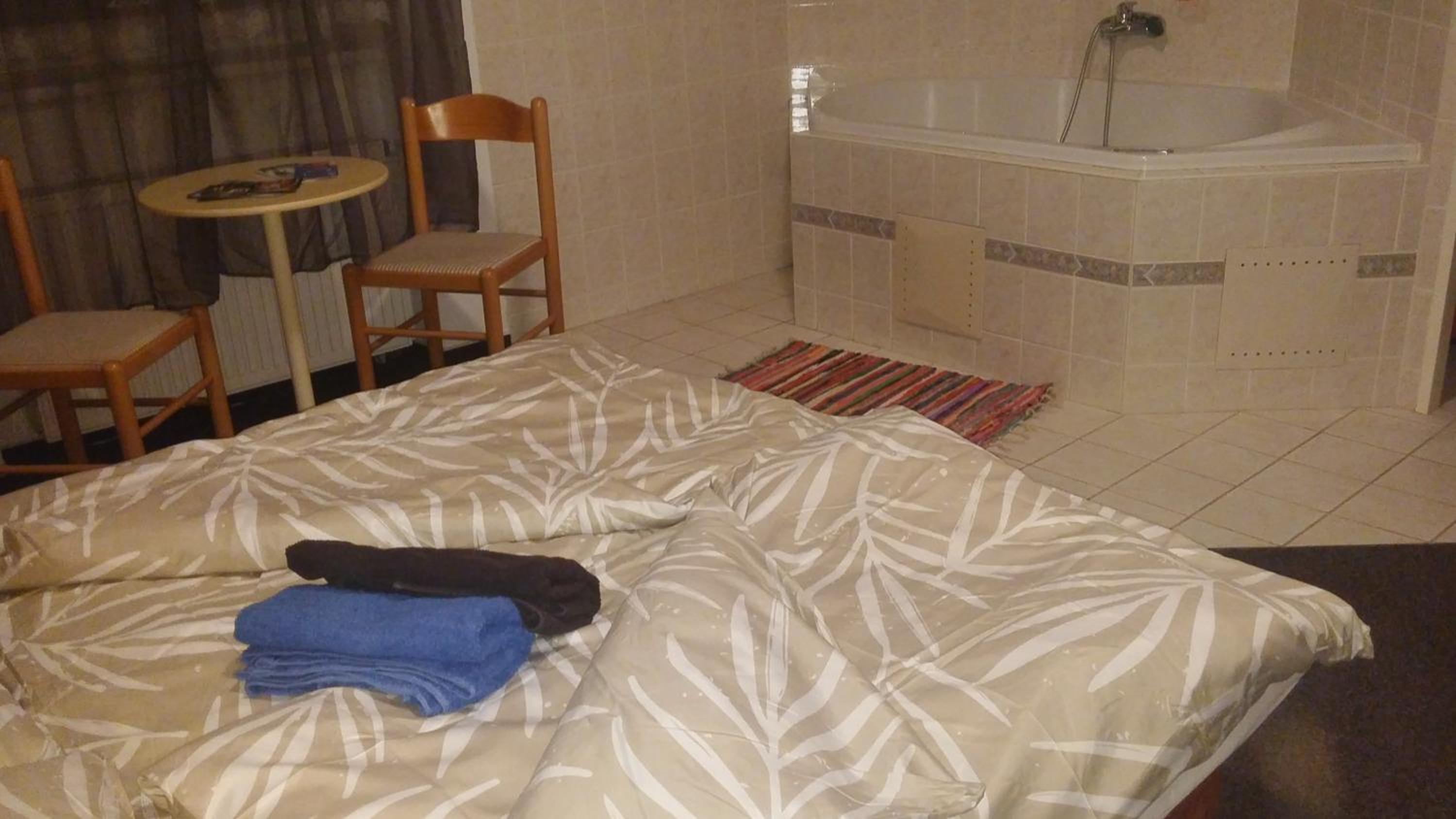 Double Room with Spa Bath photo 1