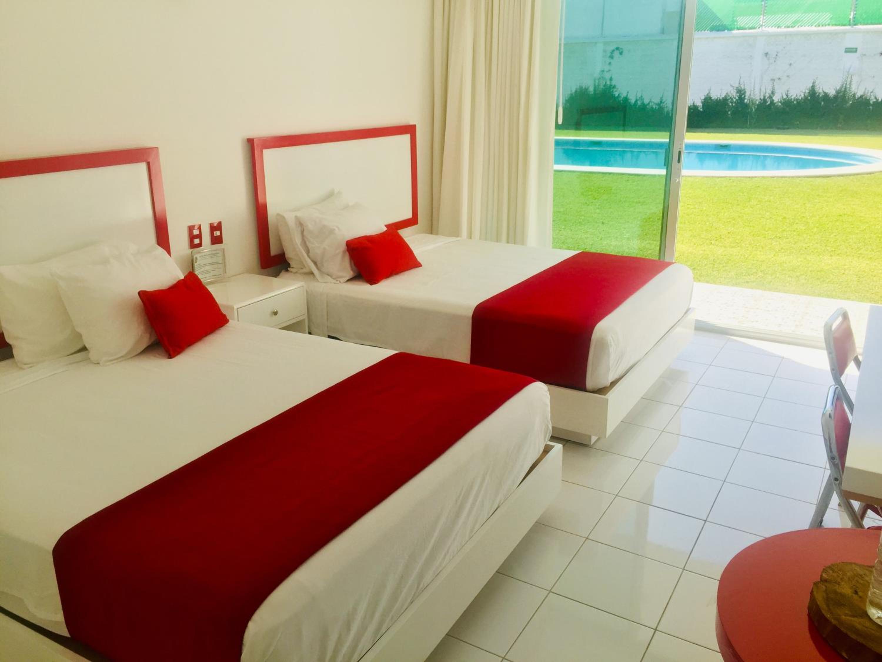 Twin Room With Pool Access With Fan