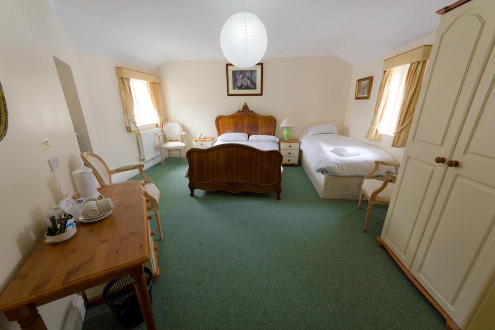 Family Room (2 Adults + 1 Child) - Photo 1