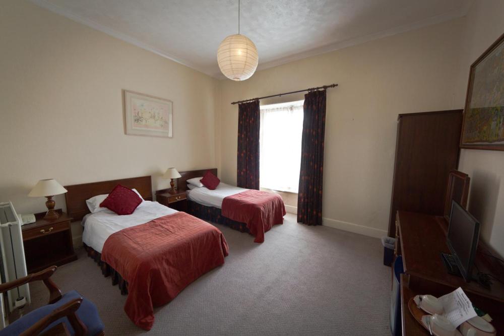 Standard Twin Room - Photo 3