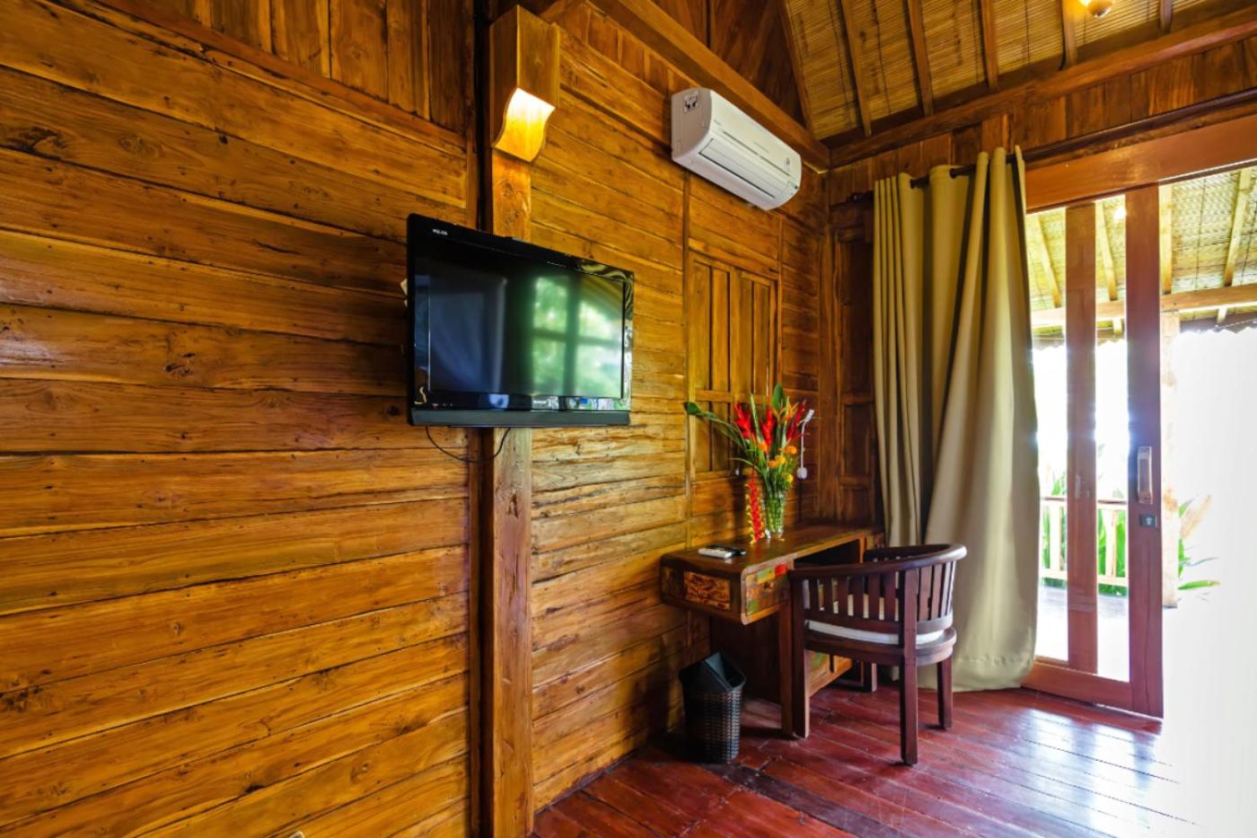 Bungalow - Beach Front - Photo 10