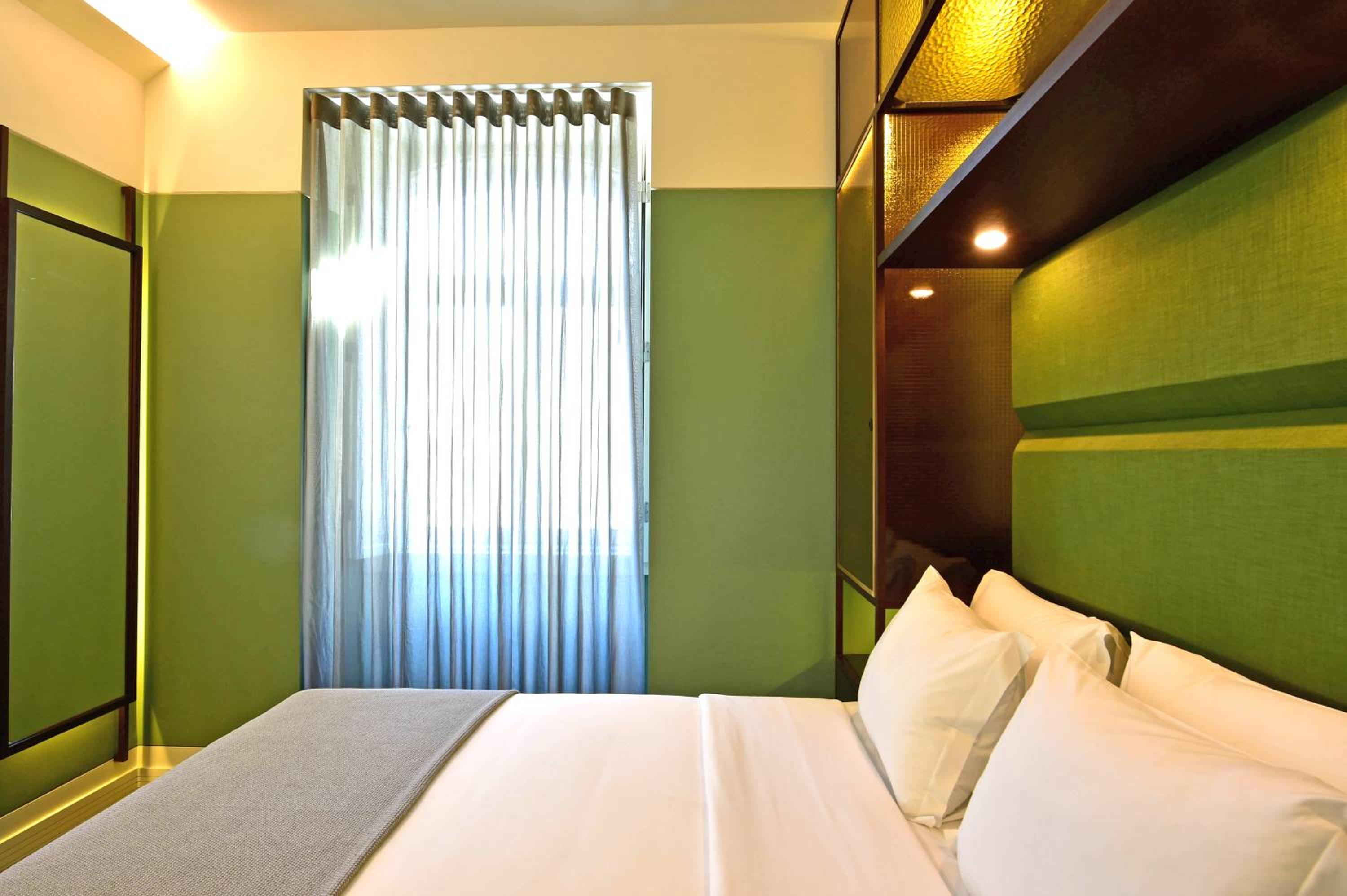 Available room thumbnail 5