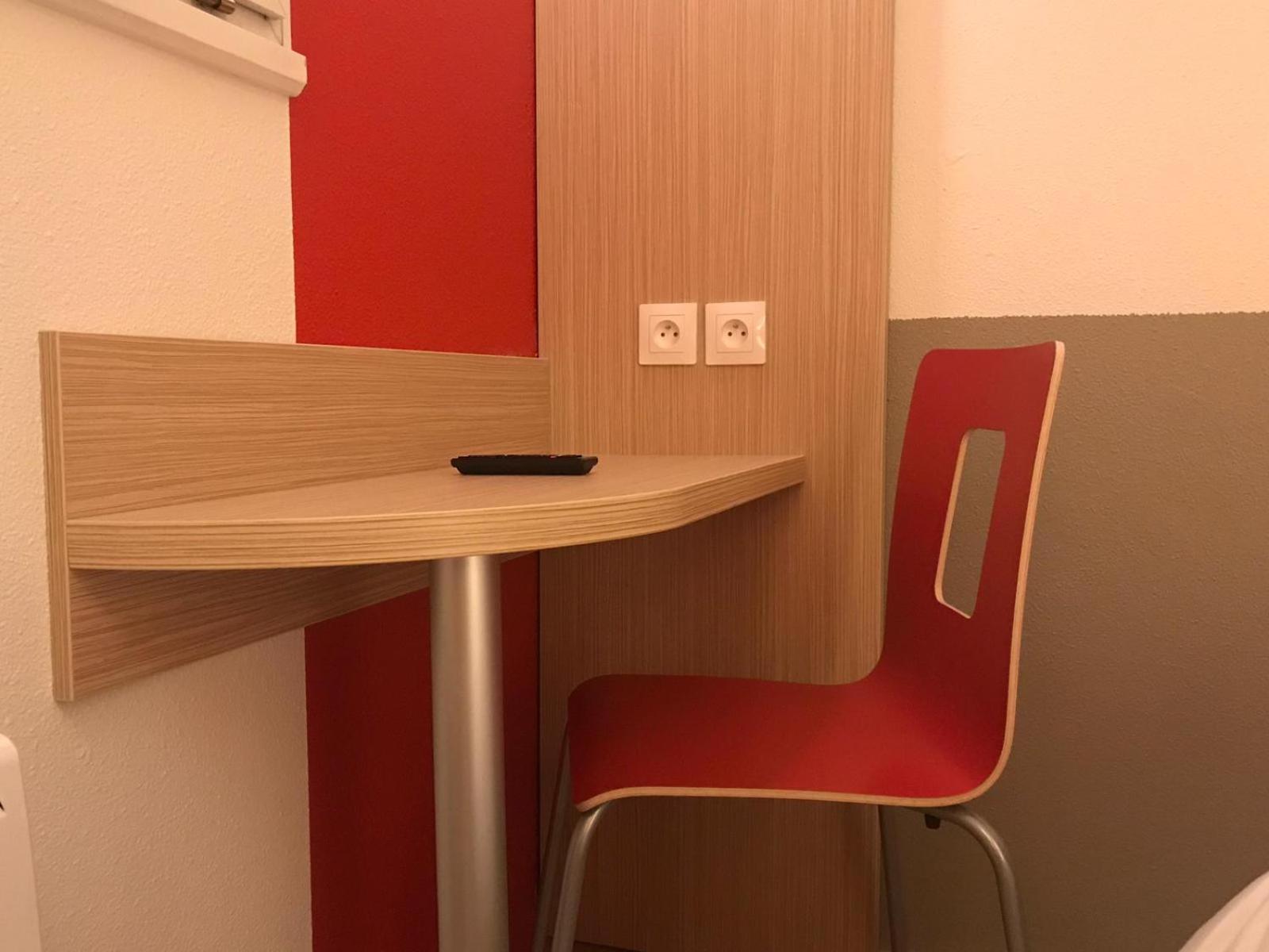 Standard Twin Room - Photo 7