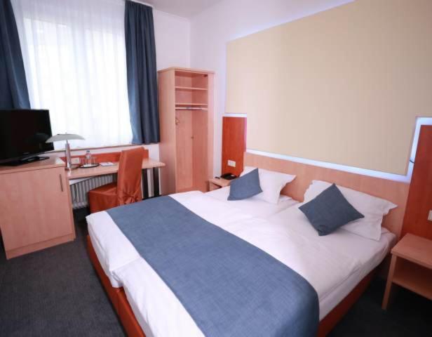 Double Room - Photo 5