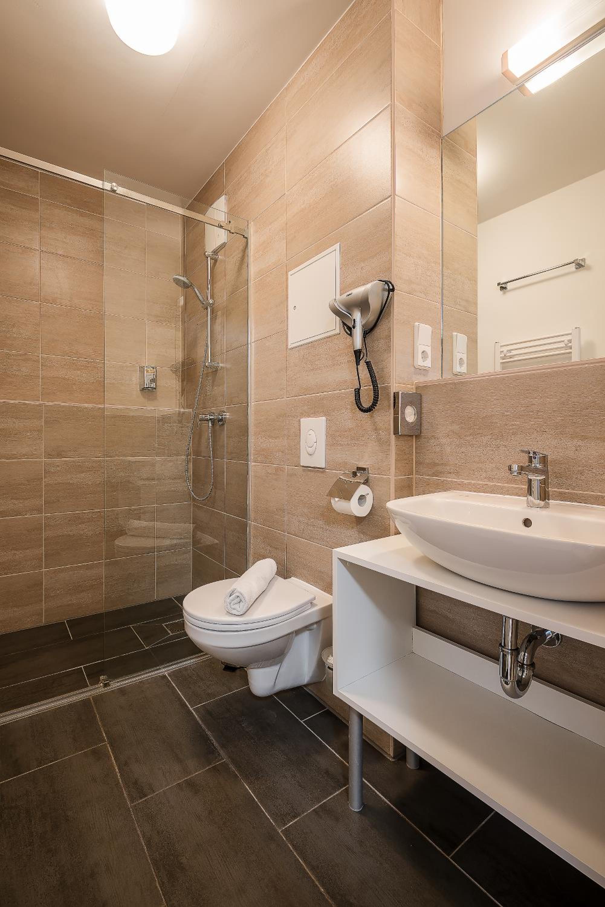 Basic Triple Room photo 3