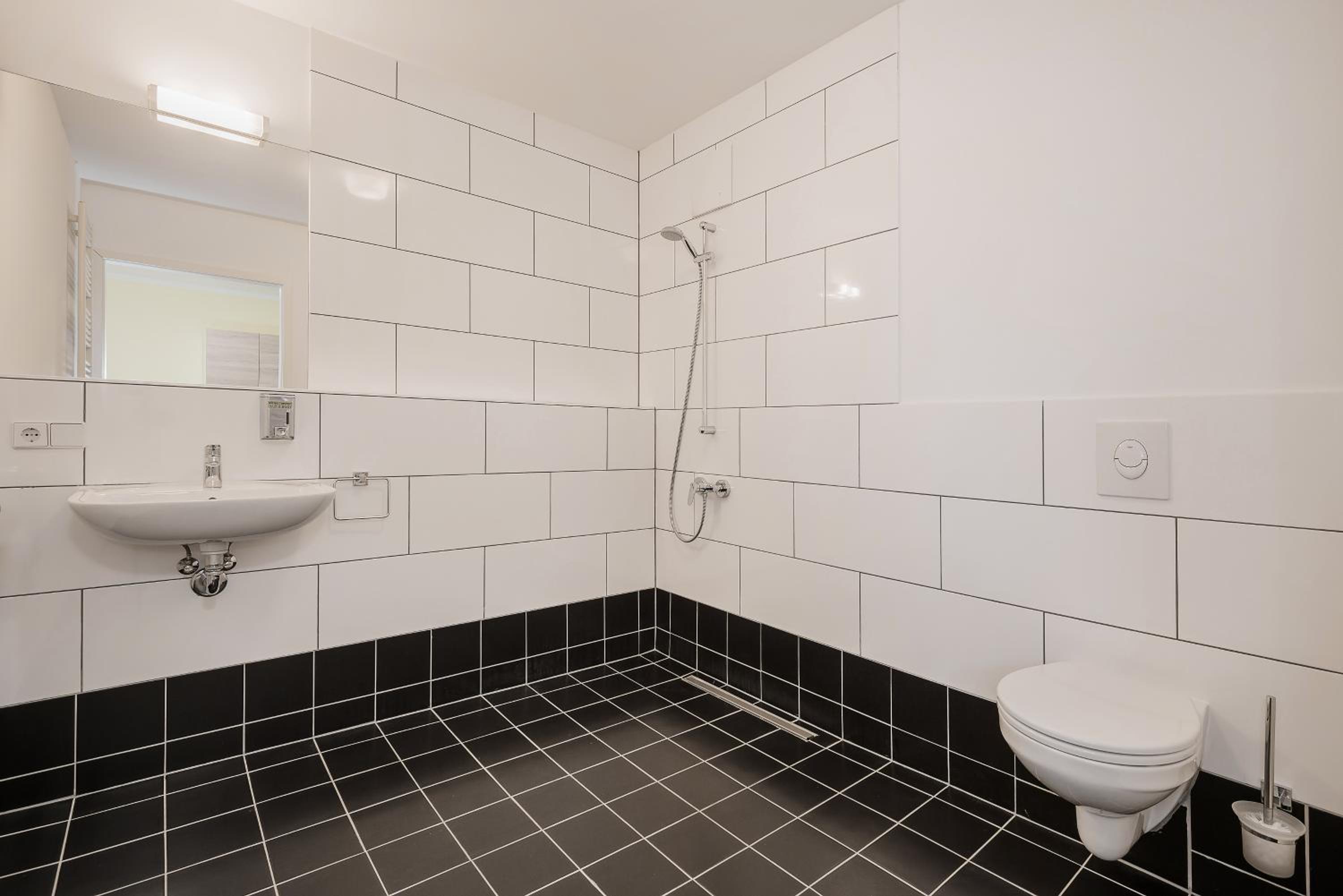 Single Room - Disability Access photo 3