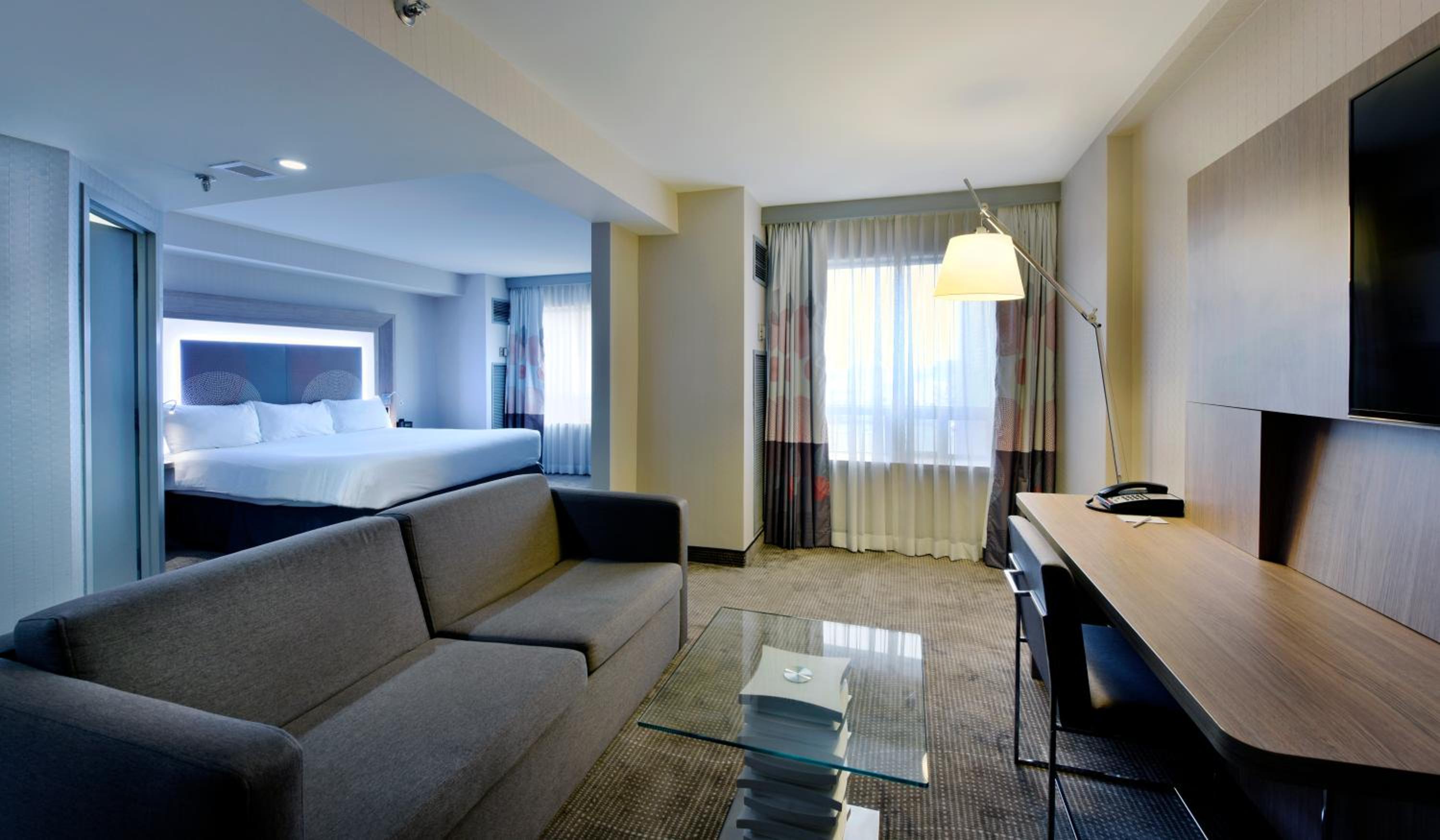 Junior King Suite with Seating Area - Photo 5