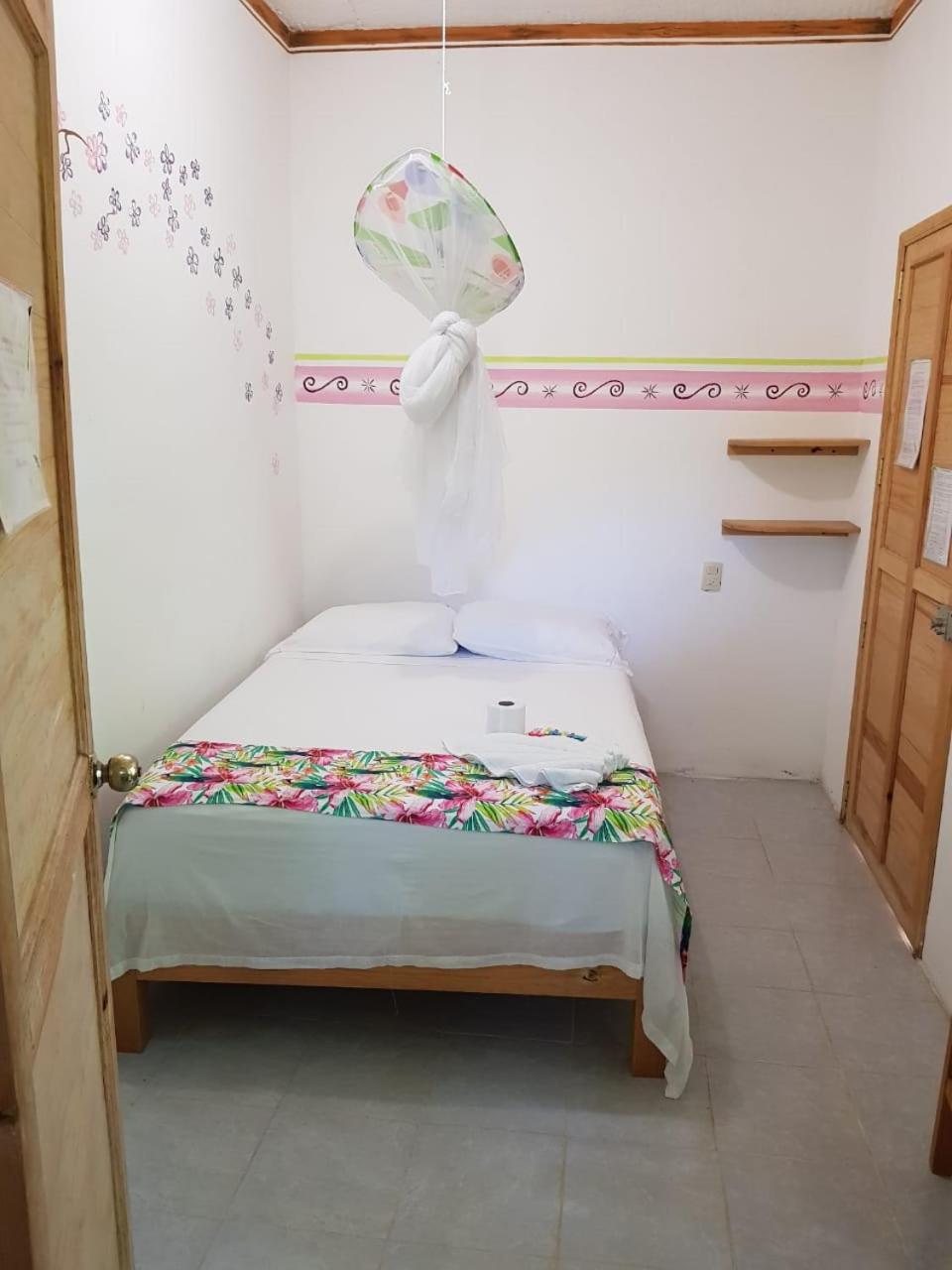 Standard Queen Room - Photo 3