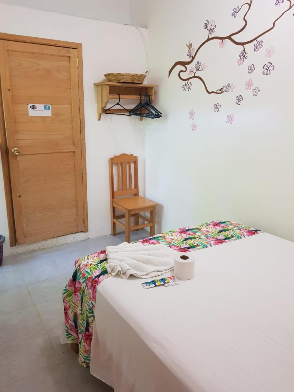 Standard Queen Room - Photo 2