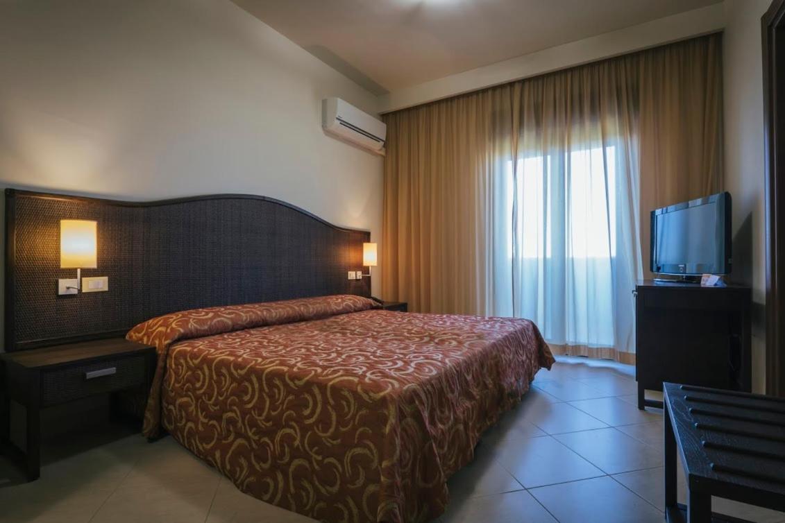Double or Twin Room - Photo 5