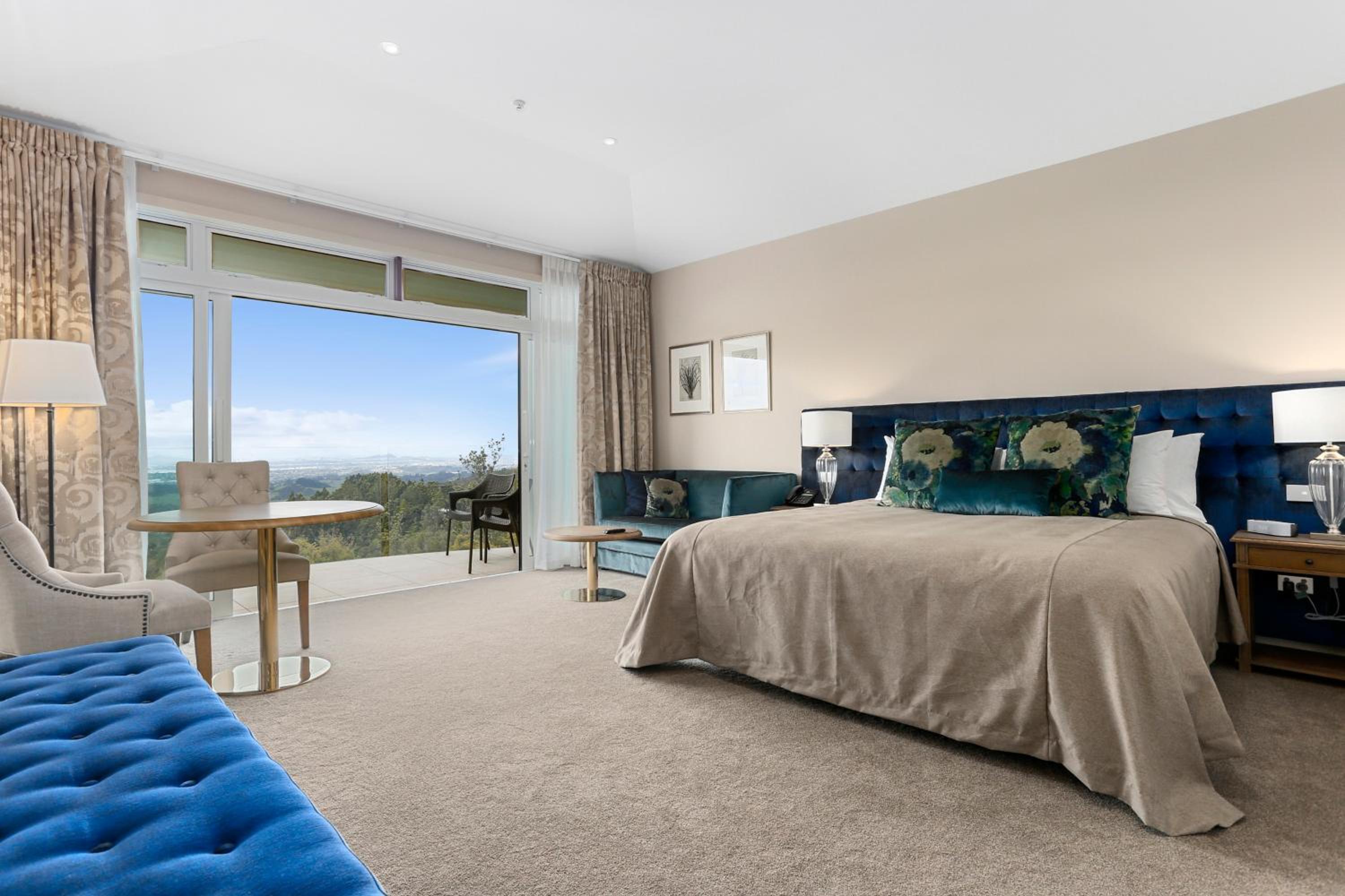 Premier Room with City View - Photo 2