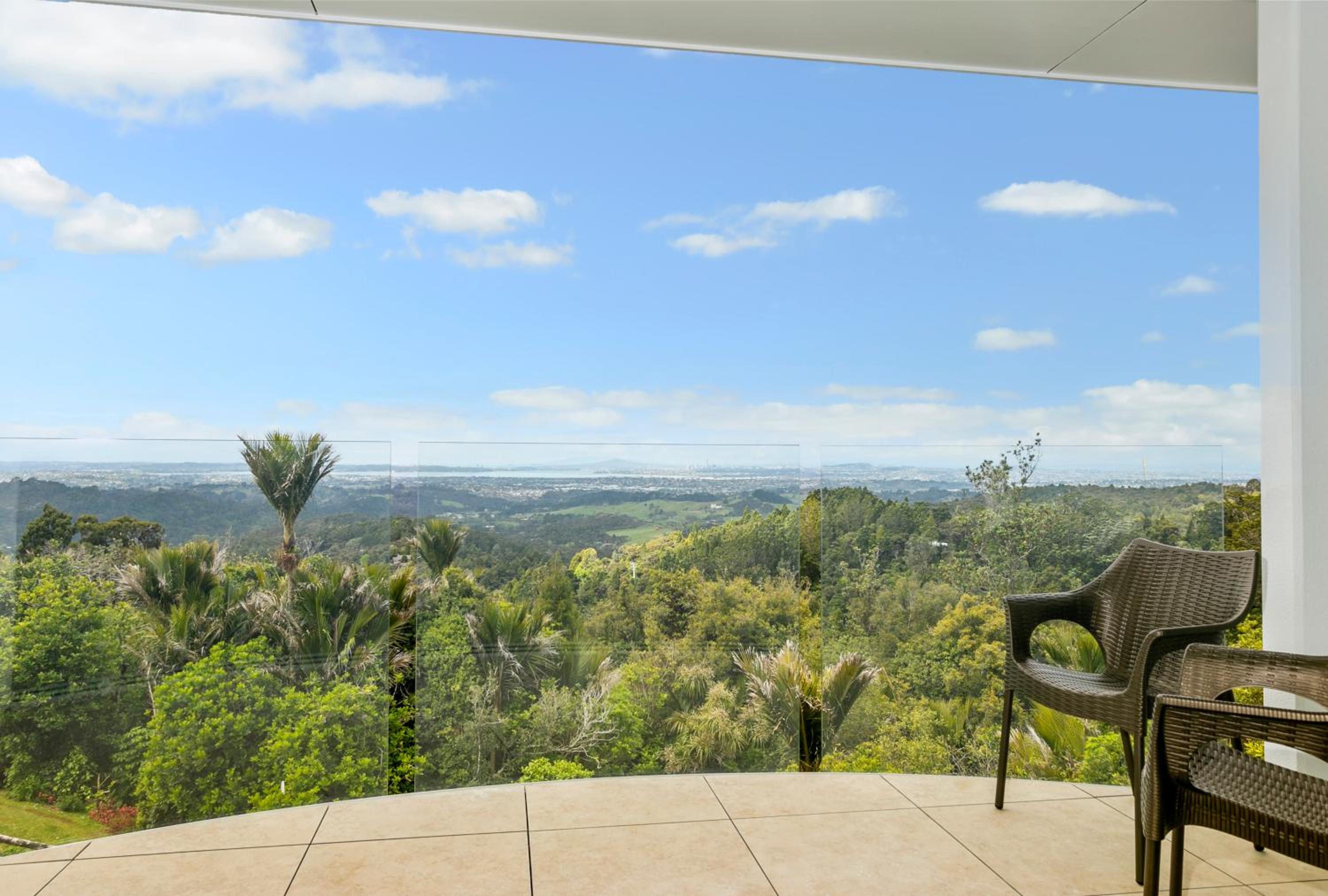 Premier Room with City View - Photo 4