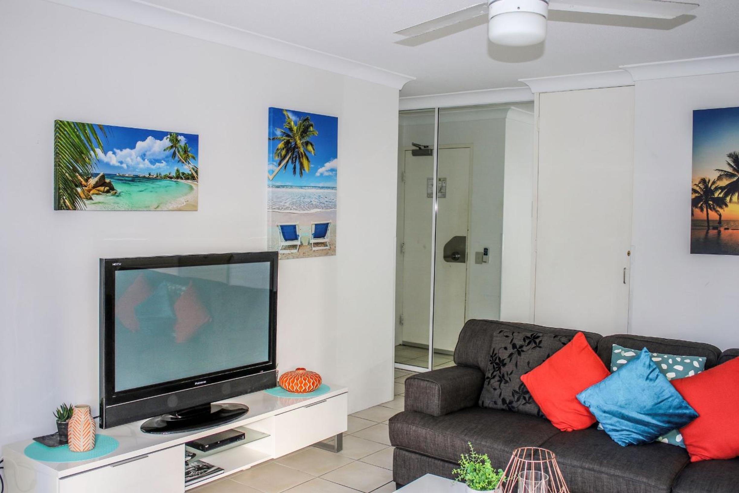 Three-Bedroom Pool View Apartment with Balcony