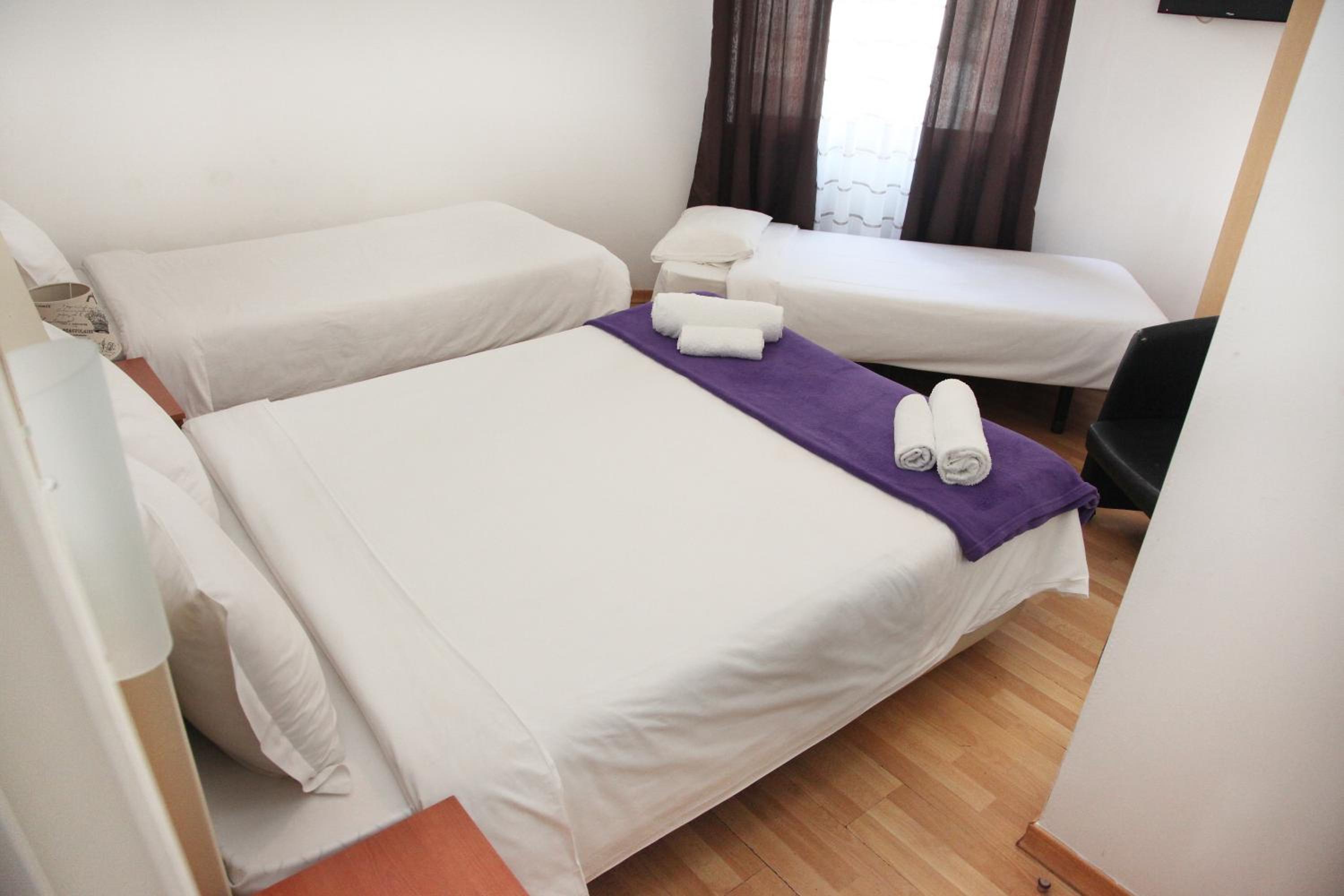 Quadruple Room with Bathroom photo 3